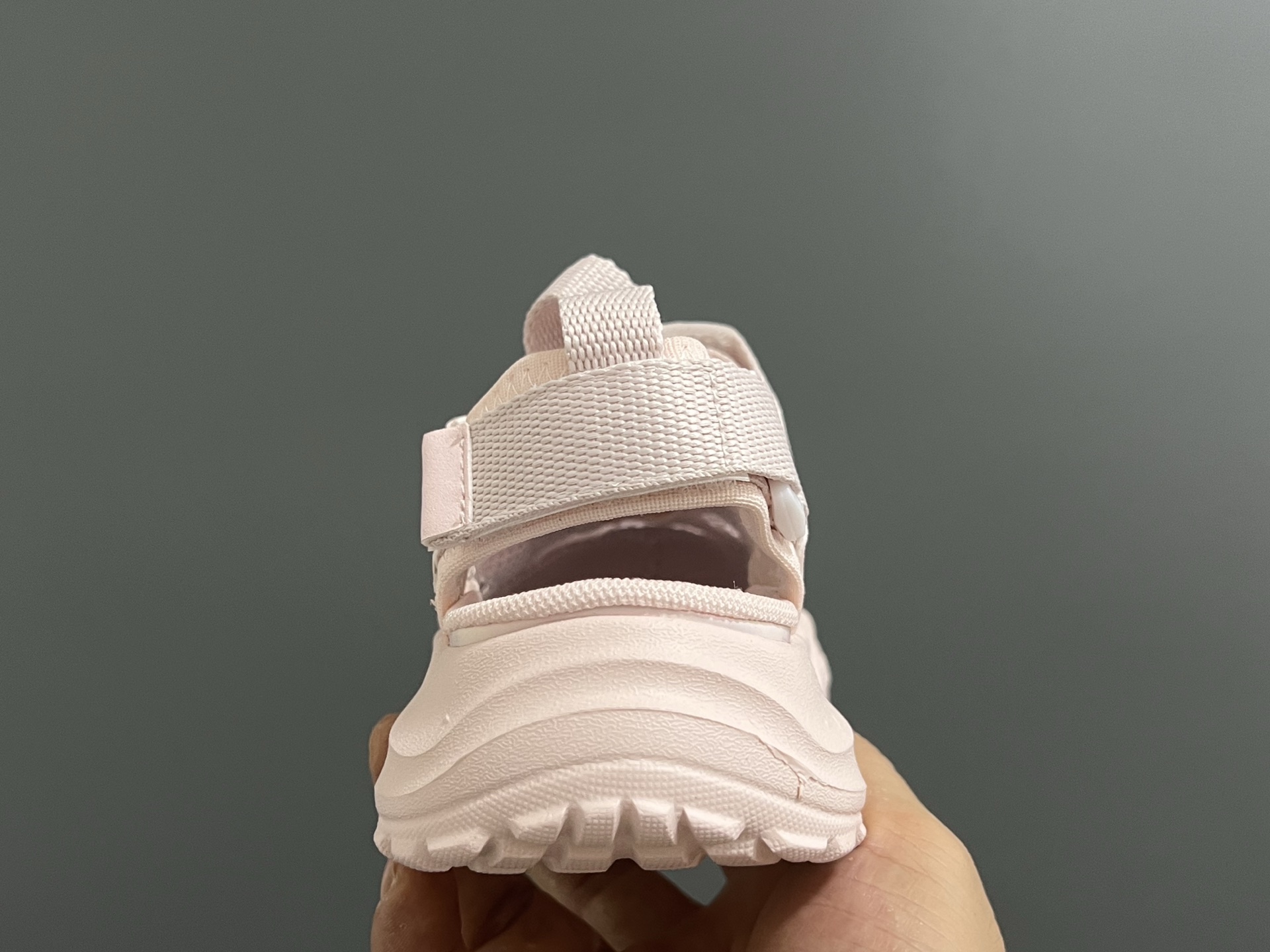 图片[7]-NB新款包头镂空网面儿童凉鞋 尺码：26-37码 轮胎底系列真的超好穿✌🏻 包头镂空网面☁️ 魔术贴设计，穿脱超方便✔️-选品中心