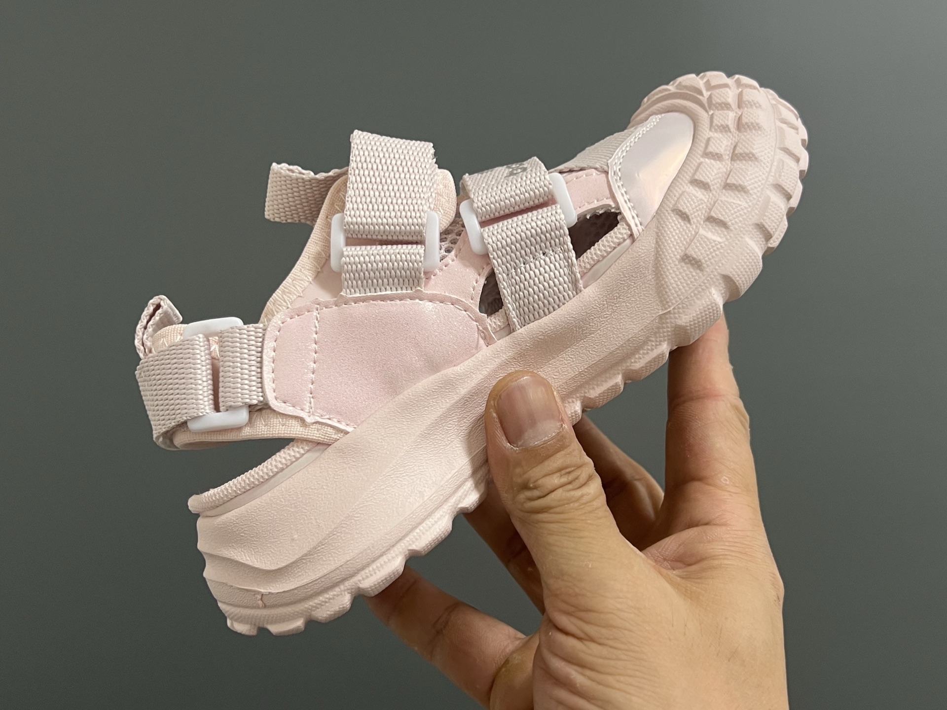 图片[6]-NB新款包头镂空网面儿童凉鞋 尺码：26-37码 轮胎底系列真的超好穿✌🏻 包头镂空网面☁️ 魔术贴设计，穿脱超方便✔️-选品中心