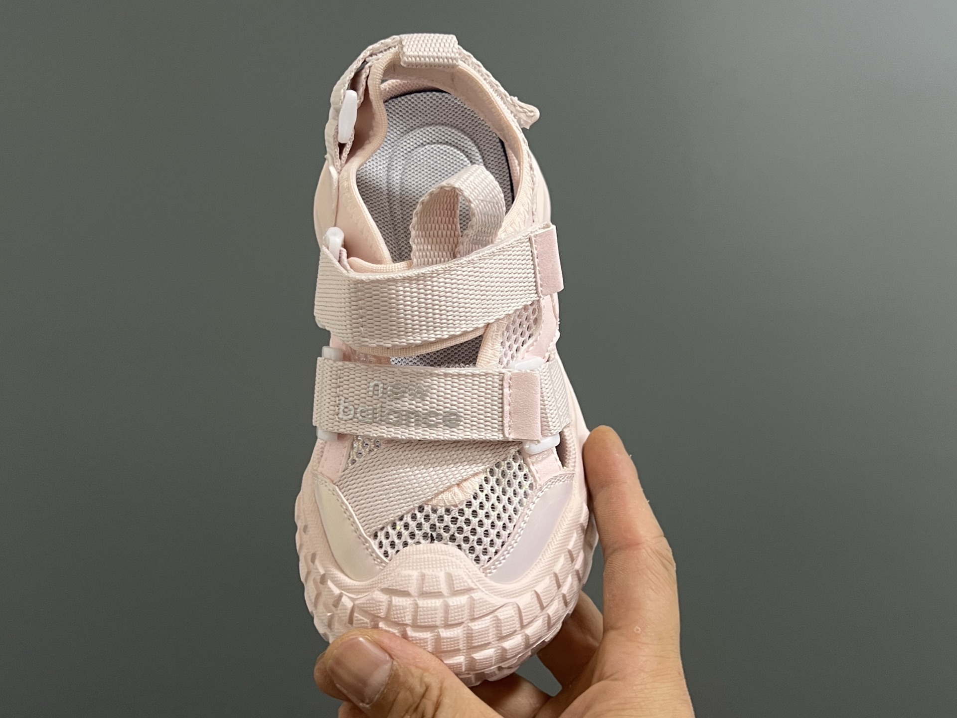 图片[8]-NB新款包头镂空网面儿童凉鞋 尺码：26-37码 轮胎底系列真的超好穿✌🏻 包头镂空网面☁️ 魔术贴设计，穿脱超方便✔️-选品中心