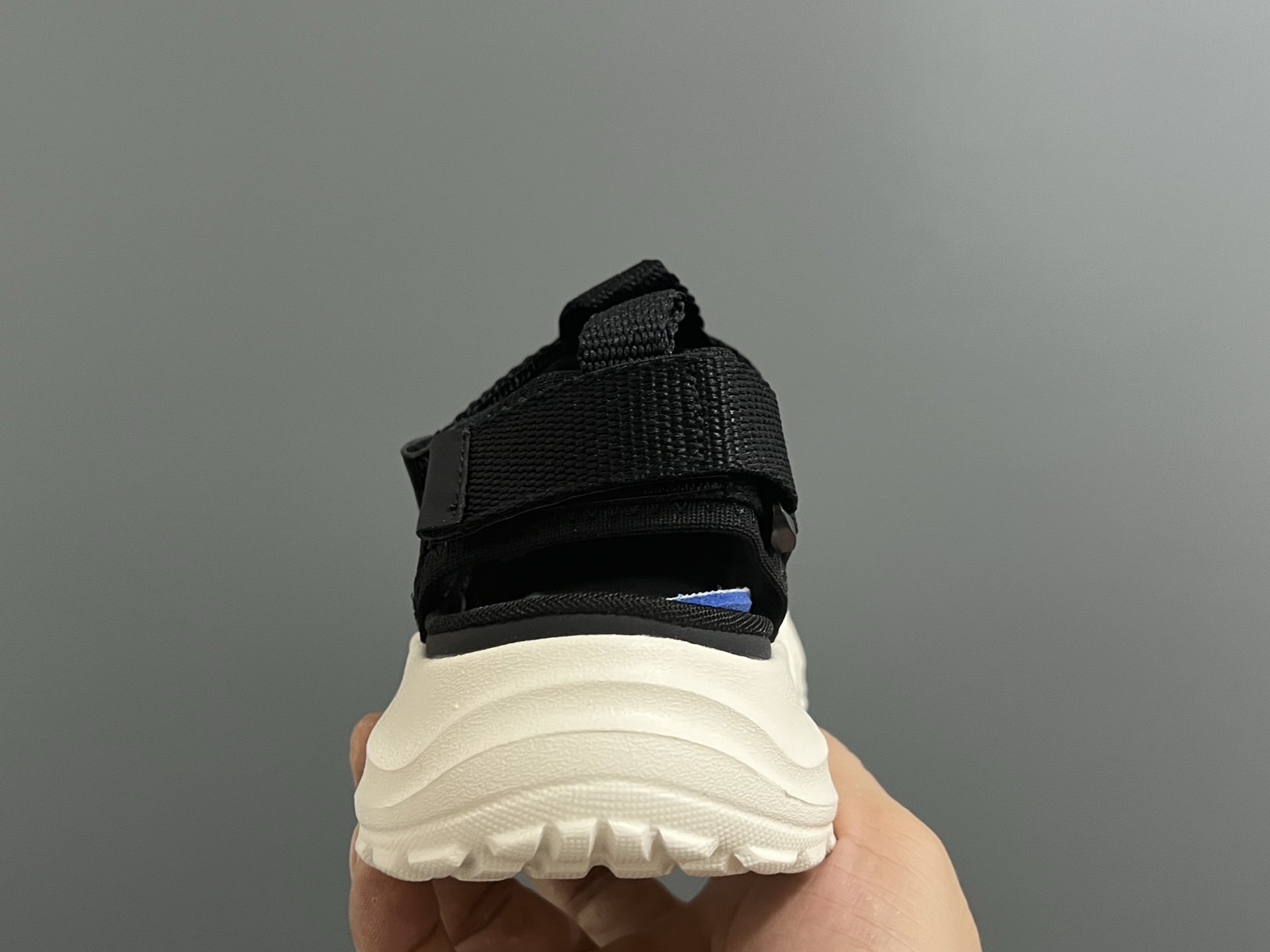 图片[7]-NB新款包头镂空网面儿童凉鞋 尺码：26-37码 轮胎底系列真的超好穿✌🏻 包头镂空网面☁️ 魔术贴设计，穿脱超方便✔️-选品中心