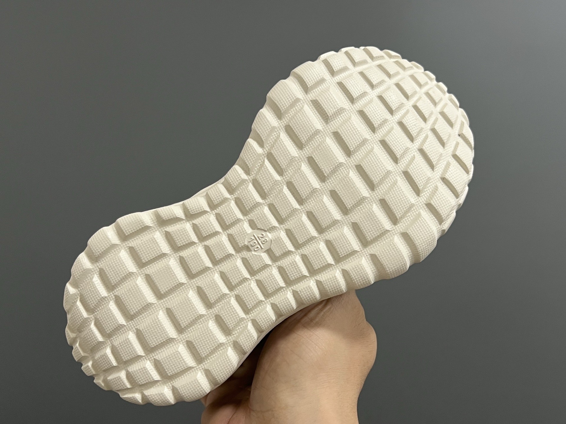 图片[5]-NB新款包头镂空网面儿童凉鞋 尺码：26-37码 轮胎底系列真的超好穿✌🏻 包头镂空网面☁️ 魔术贴设计，穿脱超方便✔️-选品中心