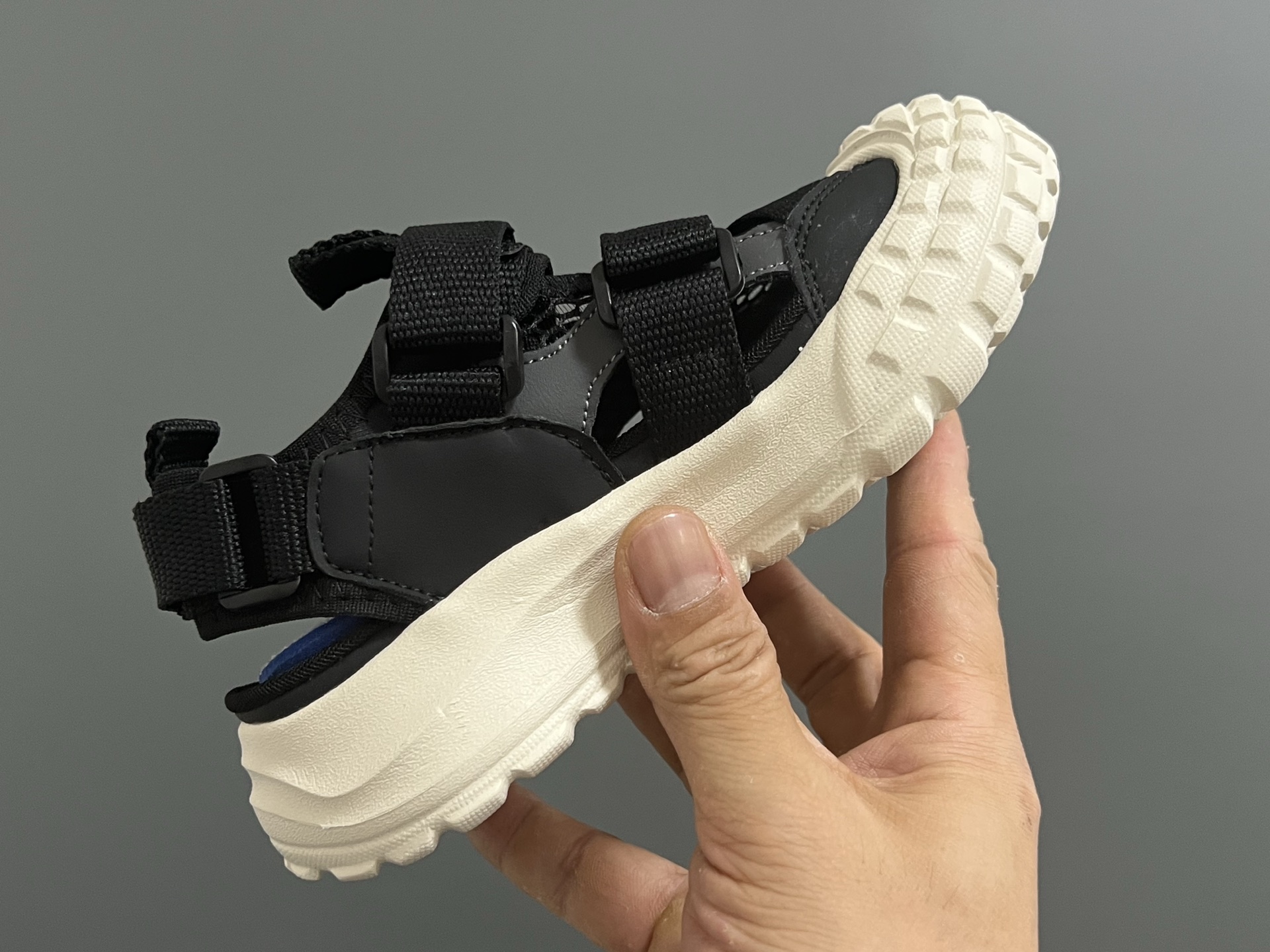 图片[6]-NB新款包头镂空网面儿童凉鞋 尺码：26-37码 轮胎底系列真的超好穿✌🏻 包头镂空网面☁️ 魔术贴设计，穿脱超方便✔️-选品中心