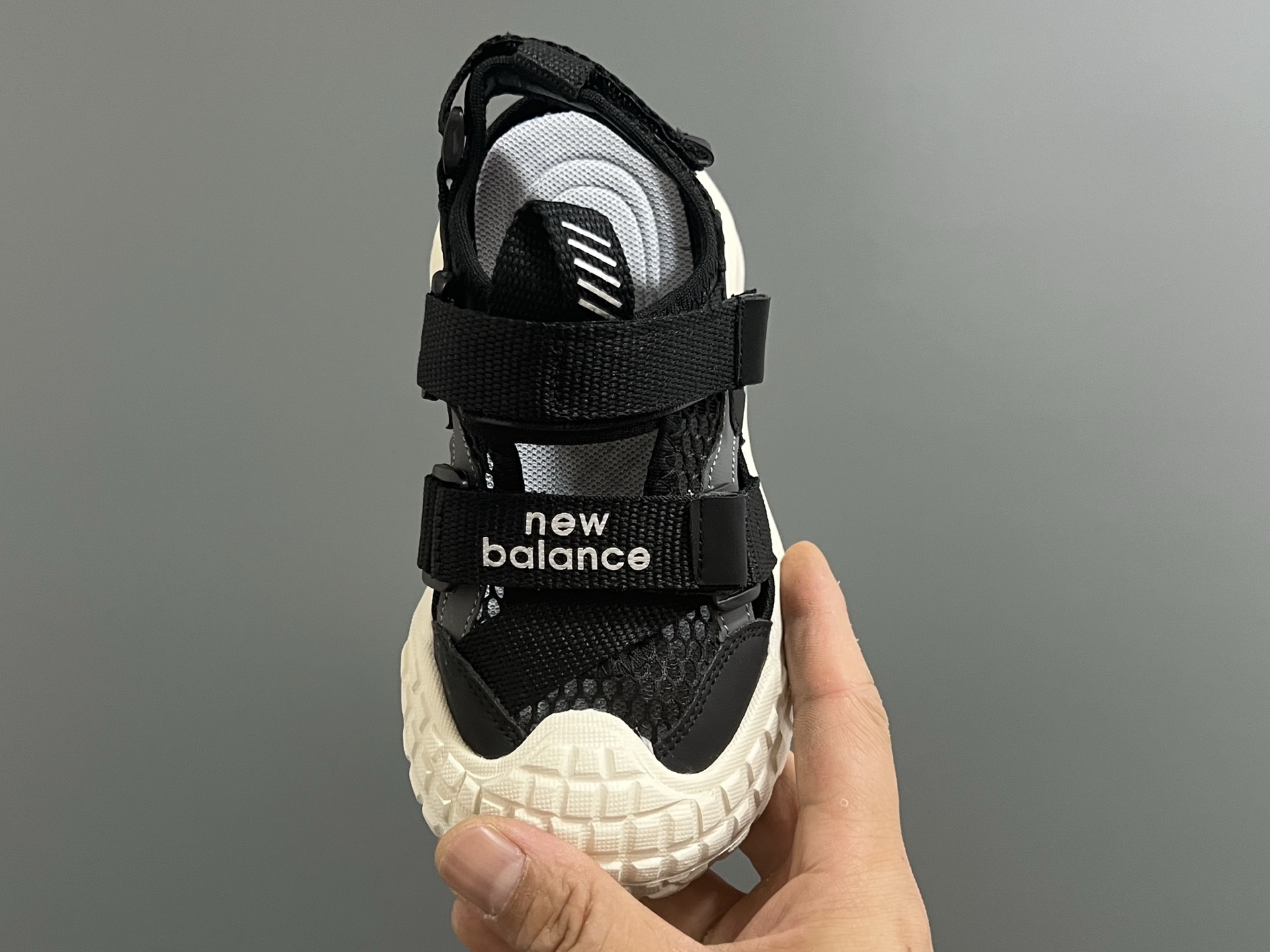 图片[8]-NB新款包头镂空网面儿童凉鞋 尺码：26-37码 轮胎底系列真的超好穿✌🏻 包头镂空网面☁️ 魔术贴设计，穿脱超方便✔️-选品中心