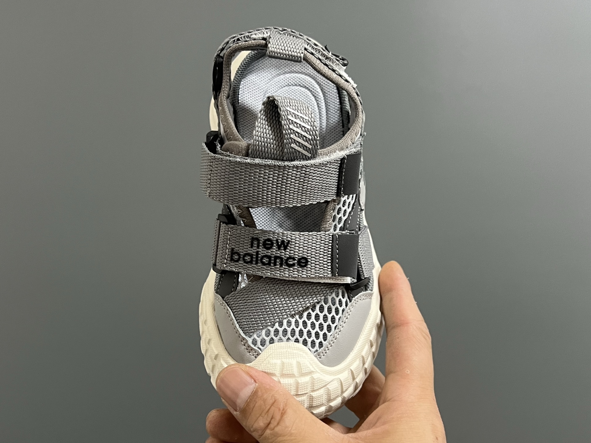 图片[8]-NB新款包头镂空网面儿童凉鞋 尺码：26-37码 轮胎底系列真的超好穿✌🏻 包头镂空网面☁️ 魔术贴设计，穿脱超方便✔️-选品中心