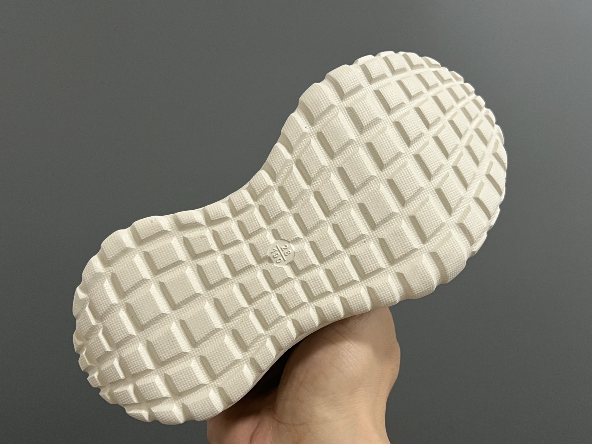 图片[5]-NB新款包头镂空网面儿童凉鞋 尺码：26-37码 轮胎底系列真的超好穿✌🏻 包头镂空网面☁️ 魔术贴设计，穿脱超方便✔️-选品中心