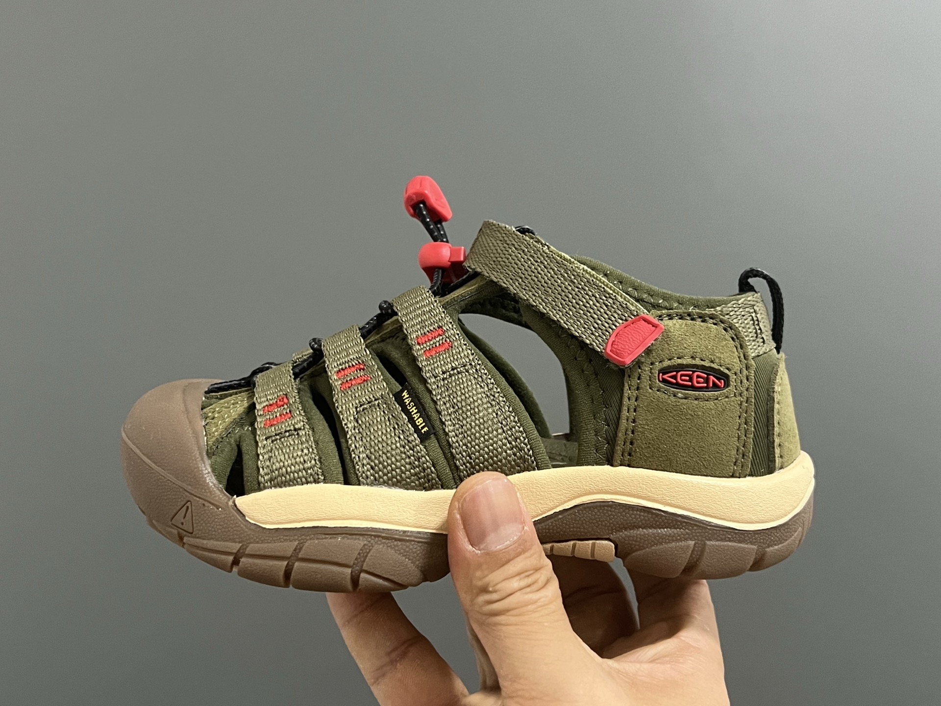 图片[4]-顶配版KEE*潮牌户外儿童涉水溯溪凉鞋 尺码：24-37码 户外大佬—KEEN科恩潮牌⛺️ 优质尼龙材料镂空拼接，透气又舒适☁️ 橡胶耐磨防滑包头大底✅ 应对轻松不管是室内还是户外的各种地形✌🏻 高端客户必入单品❤️-选品中心