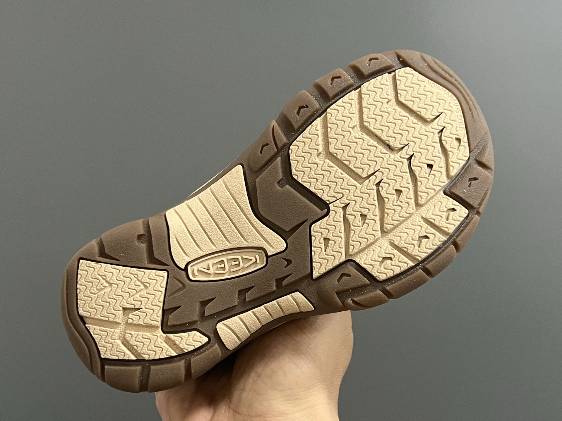 图片[5]-顶配版KEE*潮牌户外儿童涉水溯溪凉鞋 尺码：24-37码 户外大佬—KEEN科恩潮牌⛺️ 优质尼龙材料镂空拼接，透气又舒适☁️ 橡胶耐磨防滑包头大底✅ 应对轻松不管是室内还是户外的各种地形✌🏻 高端客户必入单品❤️-选品中心