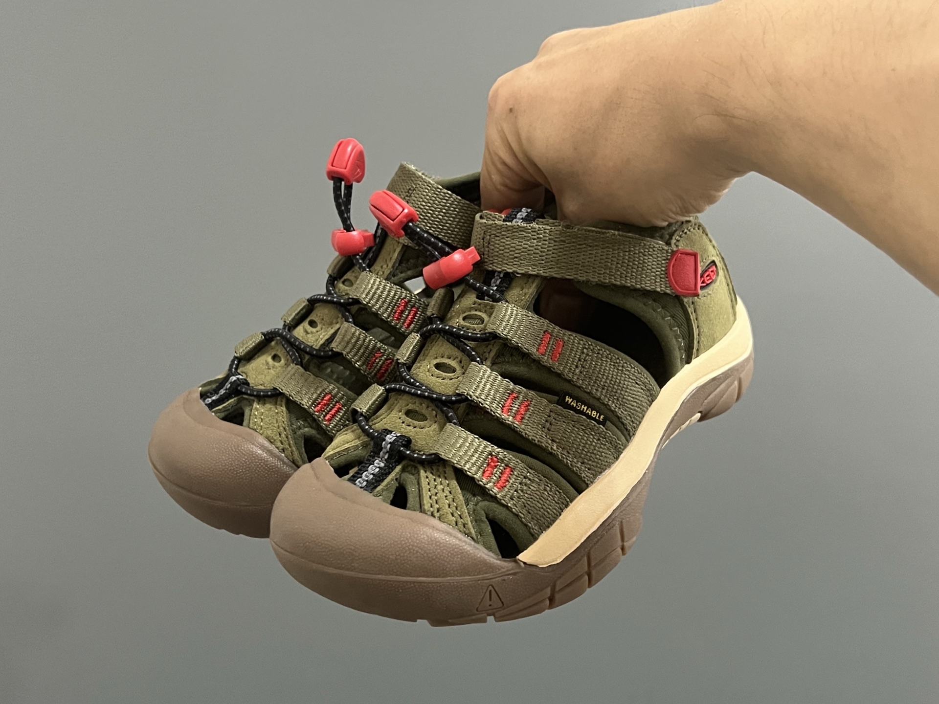 图片[2]-顶配版KEE*潮牌户外儿童涉水溯溪凉鞋 尺码：24-37码 户外大佬—KEEN科恩潮牌⛺️ 优质尼龙材料镂空拼接，透气又舒适☁️ 橡胶耐磨防滑包头大底✅ 应对轻松不管是室内还是户外的各种地形✌🏻 高端客户必入单品❤️-选品中心