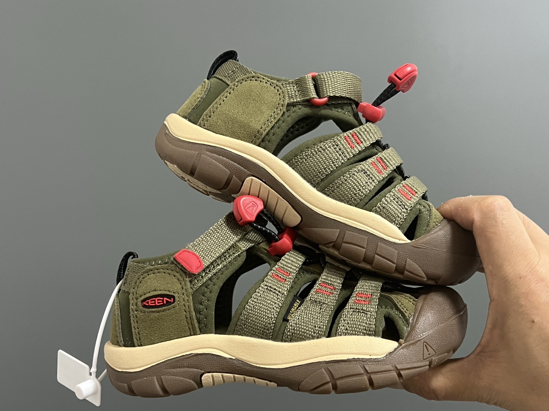 图片[9]-顶配版KEE*潮牌户外儿童涉水溯溪凉鞋 尺码：24-37码 户外大佬—KEEN科恩潮牌⛺️ 优质尼龙材料镂空拼接，透气又舒适☁️ 橡胶耐磨防滑包头大底✅ 应对轻松不管是室内还是户外的各种地形✌🏻 高端客户必入单品❤️-选品中心