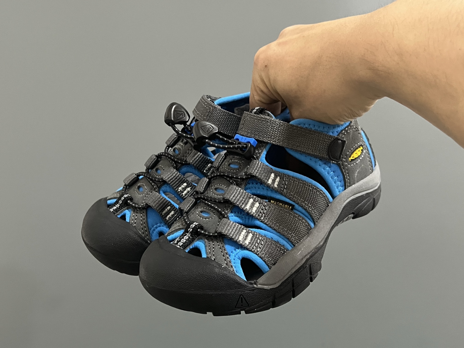 图片[2]-顶配版KEE*潮牌户外儿童涉水溯溪凉鞋 尺码：24-37码 户外大佬—KEEN科恩潮牌⛺️ 优质尼龙材料镂空拼接，透气又舒适☁️ 橡胶耐磨防滑包头大底✅ 应对轻松不管是室内还是户外的各种地形✌🏻 高端客户必入单品❤️-选品中心