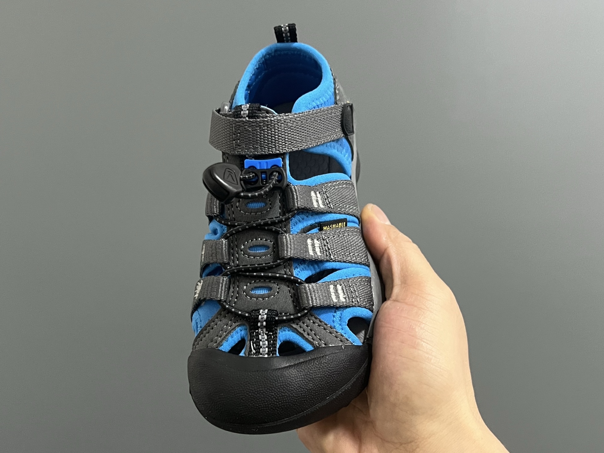 图片[3]-顶配版KEE*潮牌户外儿童涉水溯溪凉鞋 尺码：24-37码 户外大佬—KEEN科恩潮牌⛺️ 优质尼龙材料镂空拼接，透气又舒适☁️ 橡胶耐磨防滑包头大底✅ 应对轻松不管是室内还是户外的各种地形✌🏻 高端客户必入单品❤️-选品中心