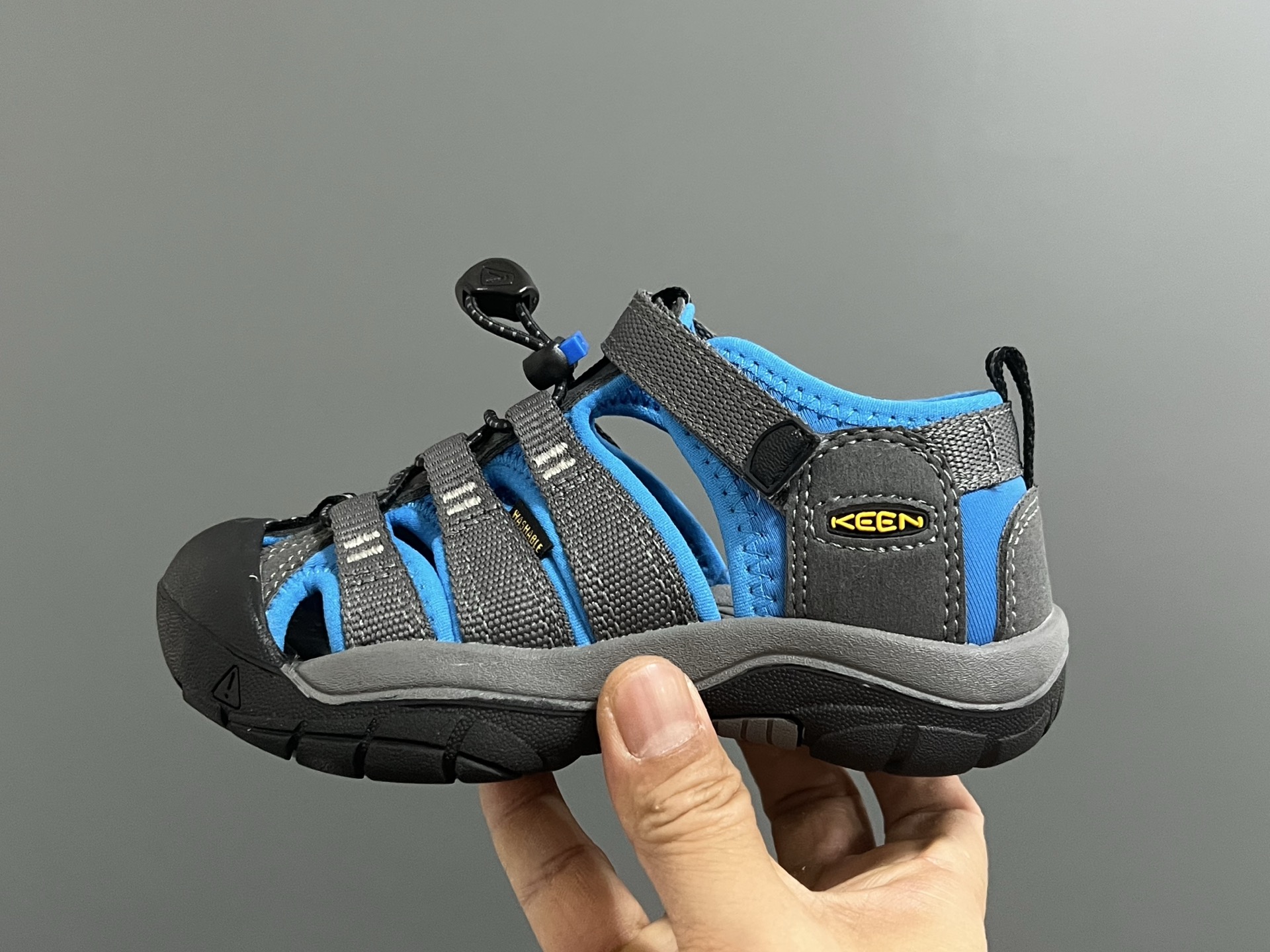 图片[4]-顶配版KEE*潮牌户外儿童涉水溯溪凉鞋 尺码：24-37码 户外大佬—KEEN科恩潮牌⛺️ 优质尼龙材料镂空拼接，透气又舒适☁️ 橡胶耐磨防滑包头大底✅ 应对轻松不管是室内还是户外的各种地形✌🏻 高端客户必入单品❤️-选品中心