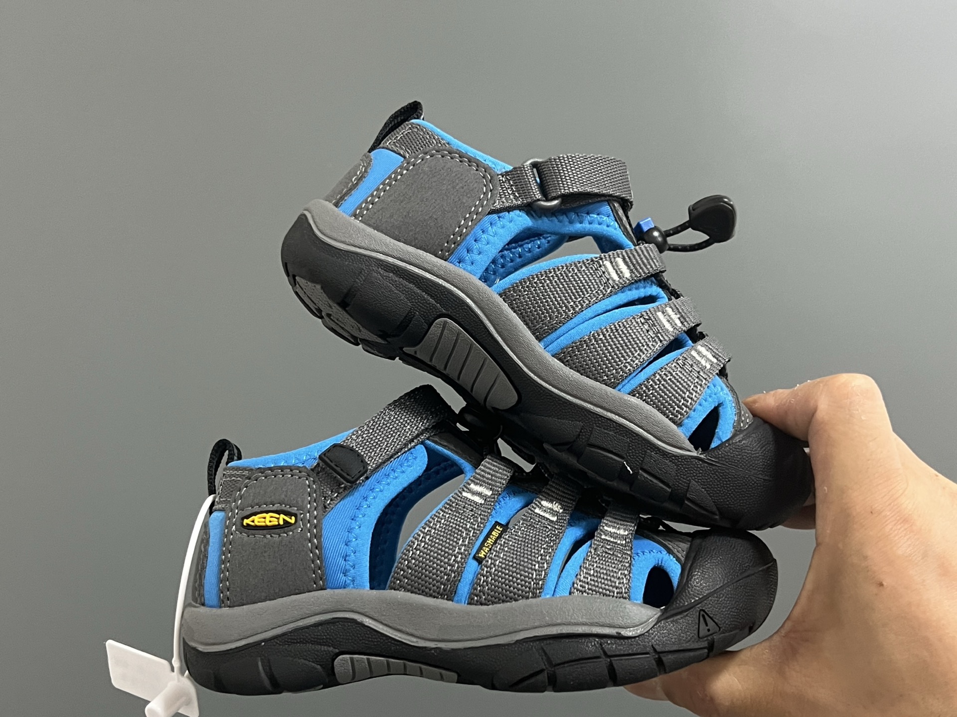 图片[9]-顶配版KEE*潮牌户外儿童涉水溯溪凉鞋 尺码：24-37码 户外大佬—KEEN科恩潮牌⛺️ 优质尼龙材料镂空拼接，透气又舒适☁️ 橡胶耐磨防滑包头大底✅ 应对轻松不管是室内还是户外的各种地形✌🏻 高端客户必入单品❤️-选品中心