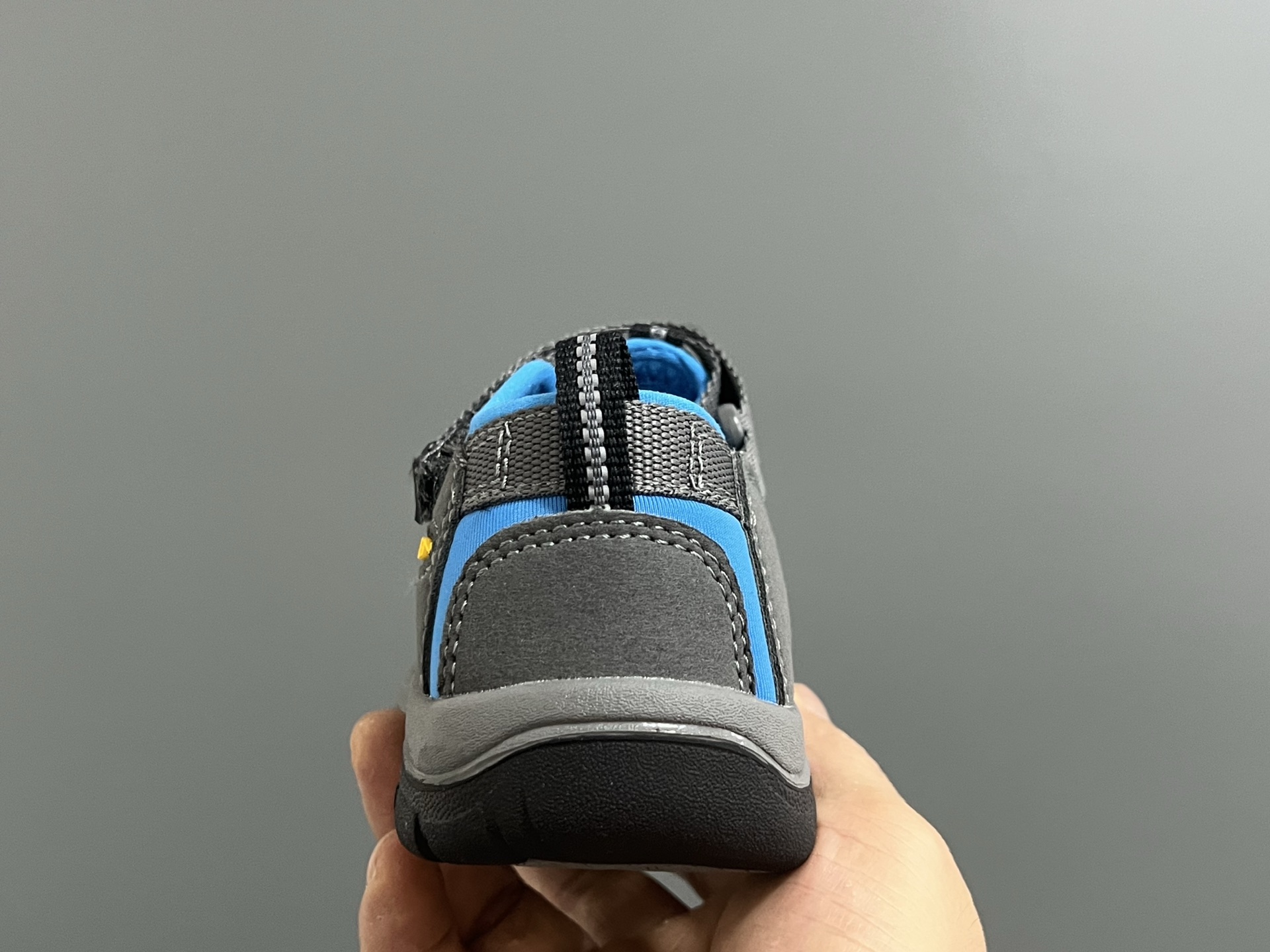 图片[6]-顶配版KEE*潮牌户外儿童涉水溯溪凉鞋 尺码：24-37码 户外大佬—KEEN科恩潮牌⛺️ 优质尼龙材料镂空拼接，透气又舒适☁️ 橡胶耐磨防滑包头大底✅ 应对轻松不管是室内还是户外的各种地形✌🏻 高端客户必入单品❤️-选品中心