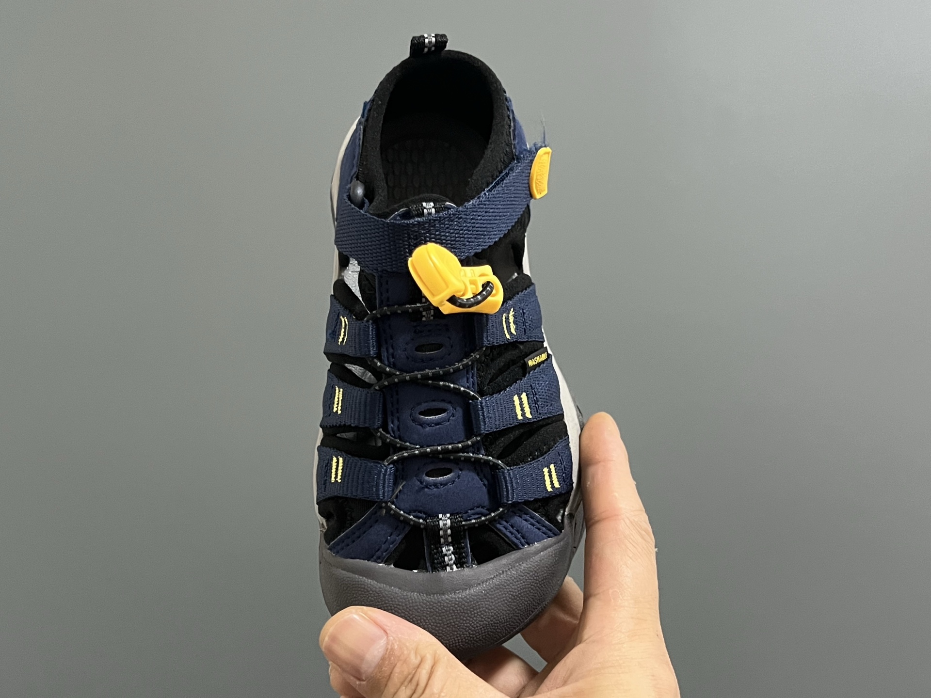 图片[8]-顶配版KEE*潮牌户外儿童涉水溯溪凉鞋 尺码：24-37码 户外大佬—KEEN科恩潮牌⛺️ 优质尼龙材料镂空拼接，透气又舒适☁️ 橡胶耐磨防滑包头大底✅ 应对轻松不管是室内还是户外的各种地形✌🏻 高端客户必入单品❤️-选品中心