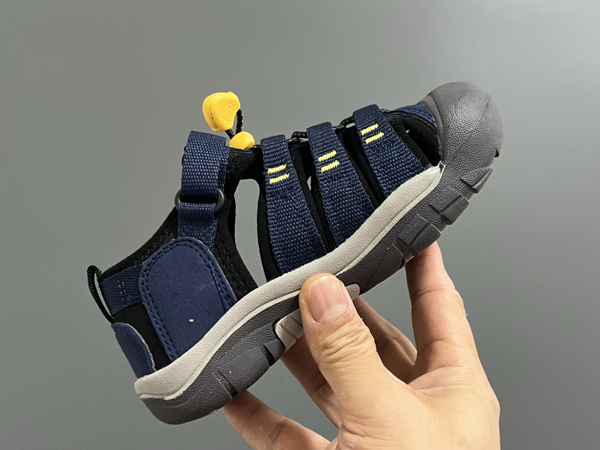 图片[6]-顶配版KEE*潮牌户外儿童涉水溯溪凉鞋 尺码：24-37码 户外大佬—KEEN科恩潮牌⛺️ 优质尼龙材料镂空拼接，透气又舒适☁️ 橡胶耐磨防滑包头大底✅ 应对轻松不管是室内还是户外的各种地形✌🏻 高端客户必入单品❤️-选品中心