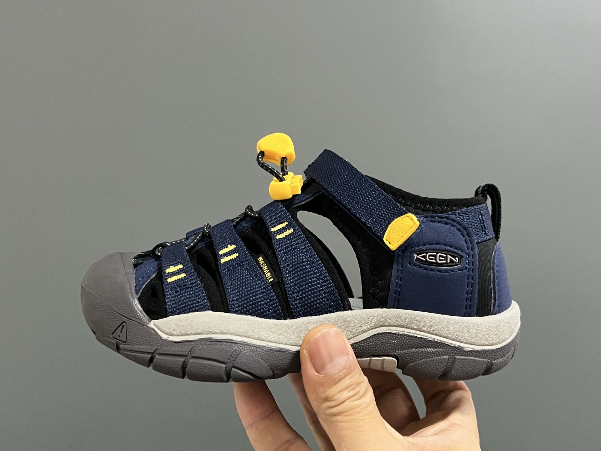 图片[4]-顶配版KEE*潮牌户外儿童涉水溯溪凉鞋 尺码：24-37码 户外大佬—KEEN科恩潮牌⛺️ 优质尼龙材料镂空拼接，透气又舒适☁️ 橡胶耐磨防滑包头大底✅ 应对轻松不管是室内还是户外的各种地形✌🏻 高端客户必入单品❤️-选品中心