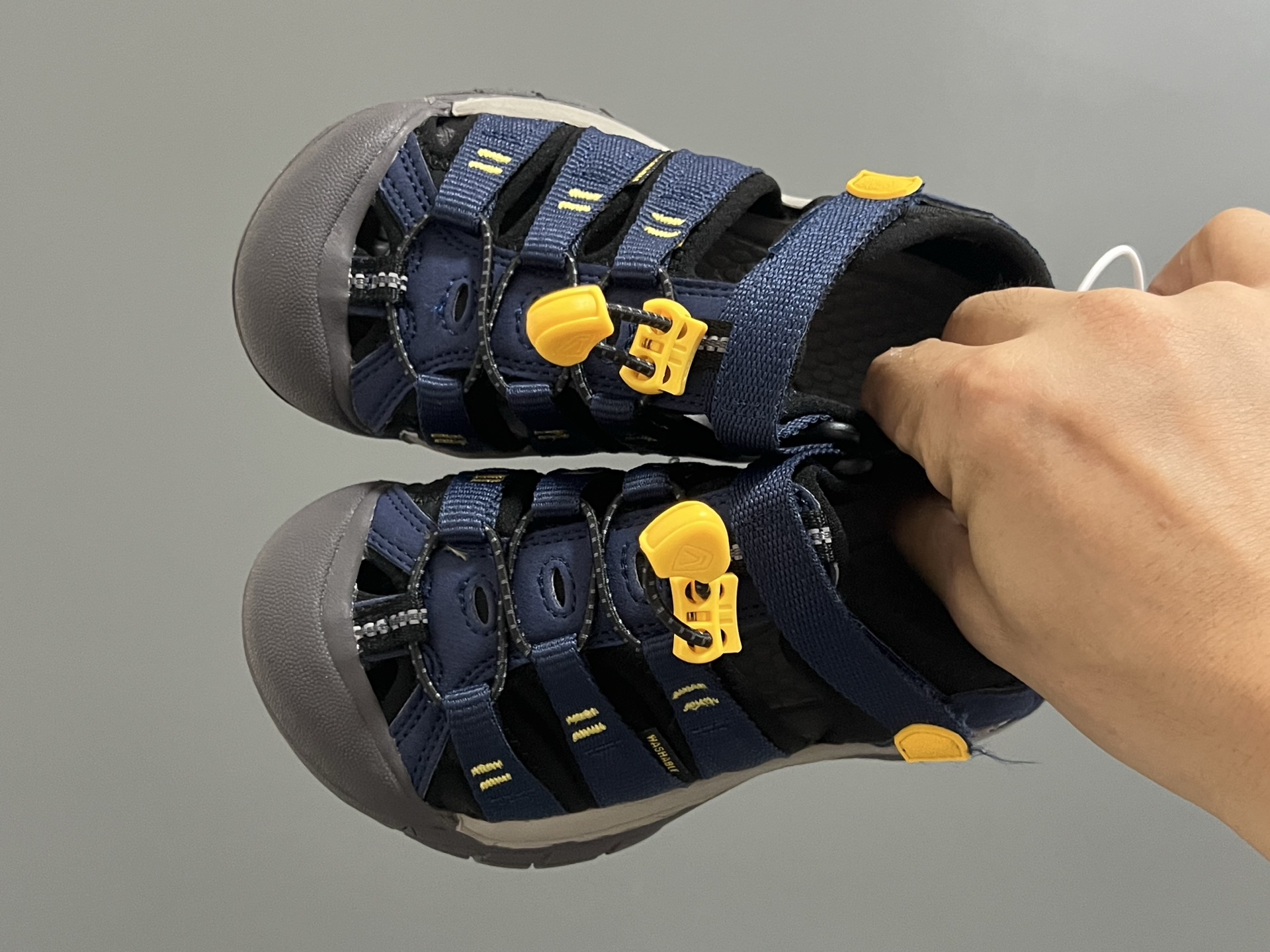 图片[2]-顶配版KEE*潮牌户外儿童涉水溯溪凉鞋 尺码：24-37码 户外大佬—KEEN科恩潮牌⛺️ 优质尼龙材料镂空拼接，透气又舒适☁️ 橡胶耐磨防滑包头大底✅ 应对轻松不管是室内还是户外的各种地形✌🏻 高端客户必入单品❤️-选品中心