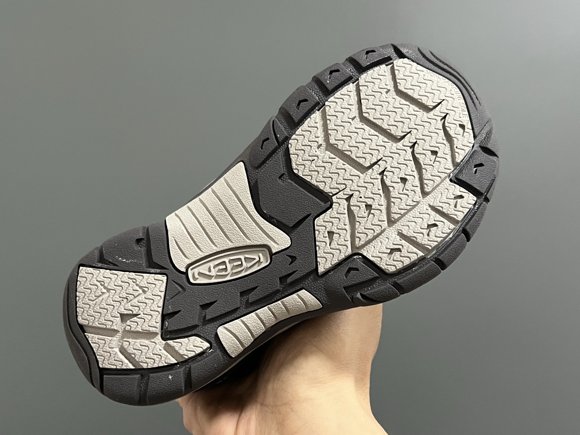 图片[5]-顶配版KEE*潮牌户外儿童涉水溯溪凉鞋 尺码：24-37码 户外大佬—KEEN科恩潮牌⛺️ 优质尼龙材料镂空拼接，透气又舒适☁️ 橡胶耐磨防滑包头大底✅ 应对轻松不管是室内还是户外的各种地形✌🏻 高端客户必入单品❤️-选品中心