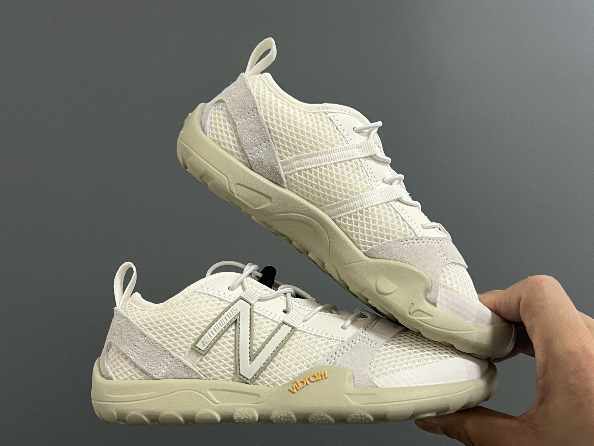 图片[9]-牛B新款MT100赤足网面儿童松紧扣运动鞋 尺码：26-37码 超爱的NB赤足网面系列🆕 松紧扣设计，穿脱超方便✌🏻 橡胶耐磨防滑大底，脚感超赞👍🏻 网面设计透气又舒适☁️-选品中心