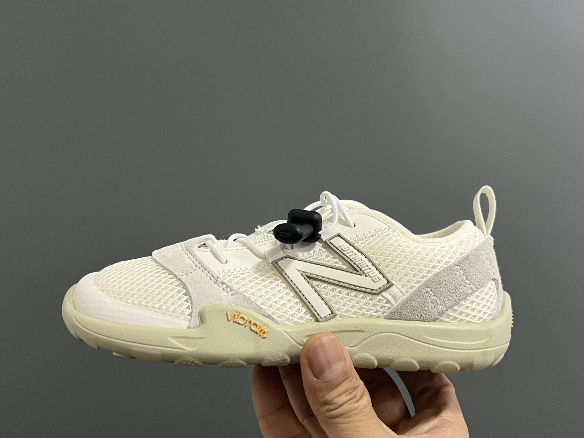 图片[4]-牛B新款MT100赤足网面儿童松紧扣运动鞋 尺码：26-37码 超爱的NB赤足网面系列🆕 松紧扣设计，穿脱超方便✌🏻 橡胶耐磨防滑大底，脚感超赞👍🏻 网面设计透气又舒适☁️-选品中心