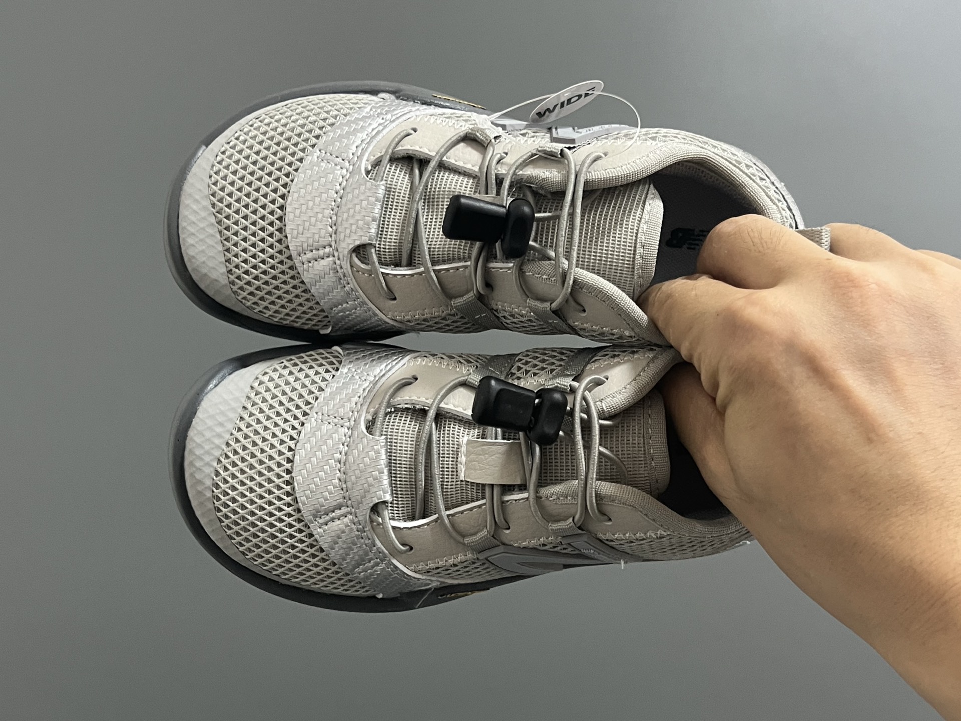 NO:879199,NB's new MT10 barefoot mesh children's elastic buckle sports shoes SIZE26-37. My favorite NB barefoot mesh series. Elastic buckle design, super easy to put on and take off. Rubber wear-resistant and non-slip outsole, great foot feel. Mesh design is breathable and comfortable, NB, sneakers,19860909NB新款MT10赤足网面儿童松紧扣运动鞋 SIZE26-37码 超爱的NB赤足网面系列 松紧扣设计,穿脱超方便 橡胶耐磨防滑大底,脚感超赞 网面设计透气又舒适,NB,sneakers,,Children's