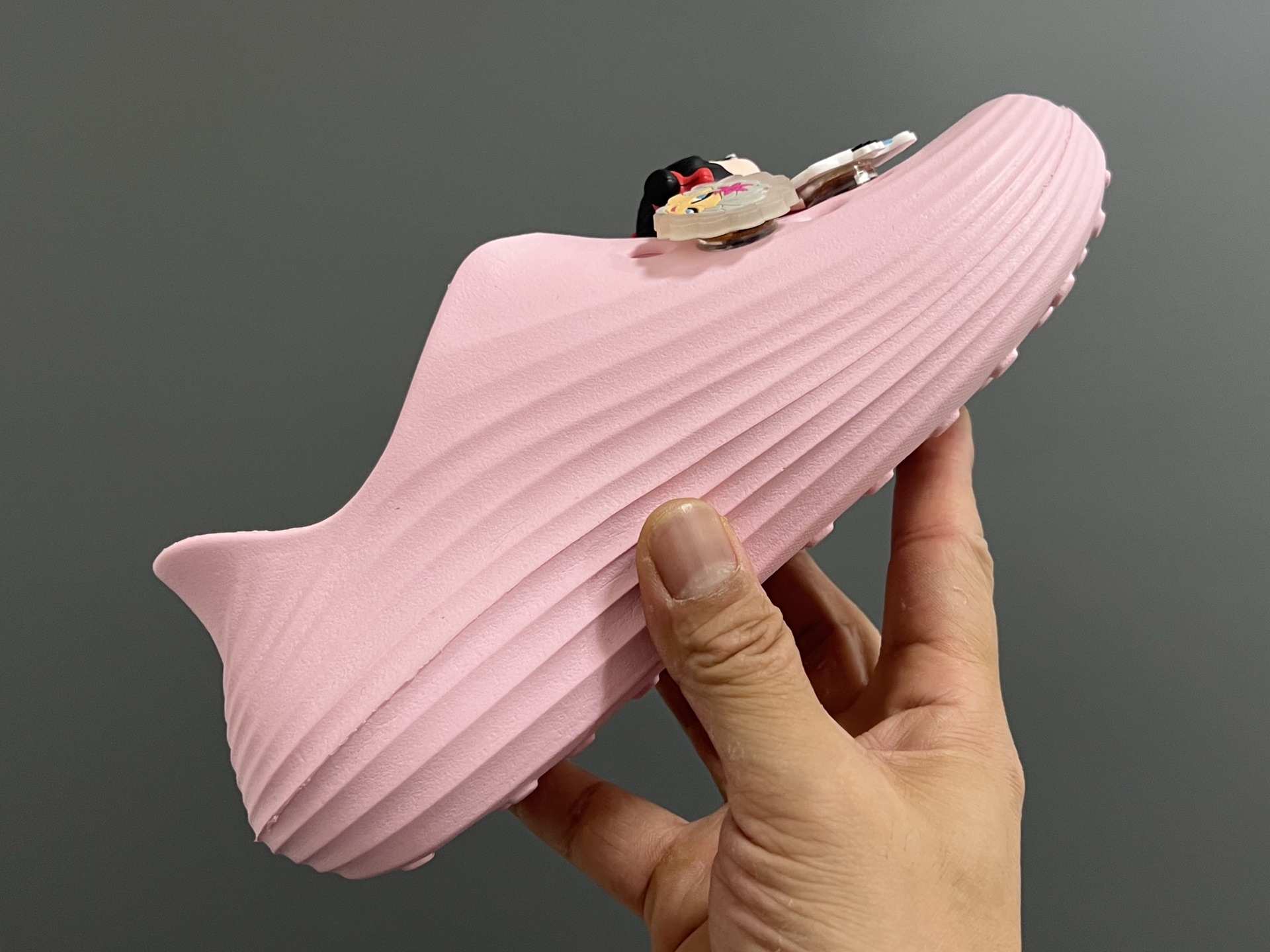 图片[6]-NK 新款洞洞沙滩一脚蹬亲子凉鞋 尺码：28-35码， 经典NK洞洞凉鞋款🏝️ 超轻EVA一体款式，超轻超舒适☁️ 可爱的卡通挂件搭配，上脚爱超可爱☺️ 大人不带配饰，下单注意⚠️-选品中心