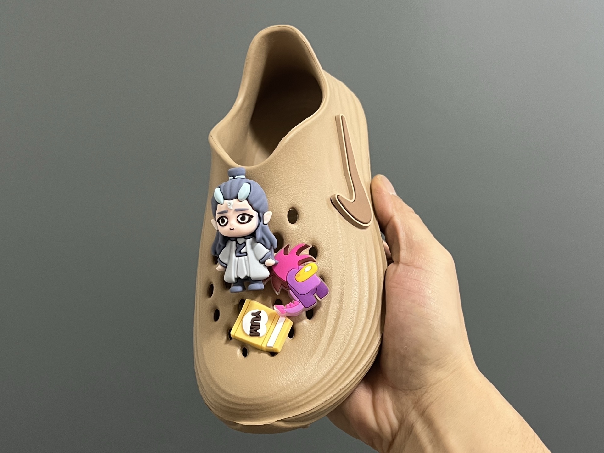 图片[3]-NK 新款洞洞沙滩一脚蹬亲子凉鞋 尺码：28-35码， 经典NK洞洞凉鞋款🏝️ 超轻EVA一体款式，超轻超舒适☁️ 可爱的卡通挂件搭配，上脚爱超可爱☺️ 大人不带配饰，下单注意⚠️-选品中心