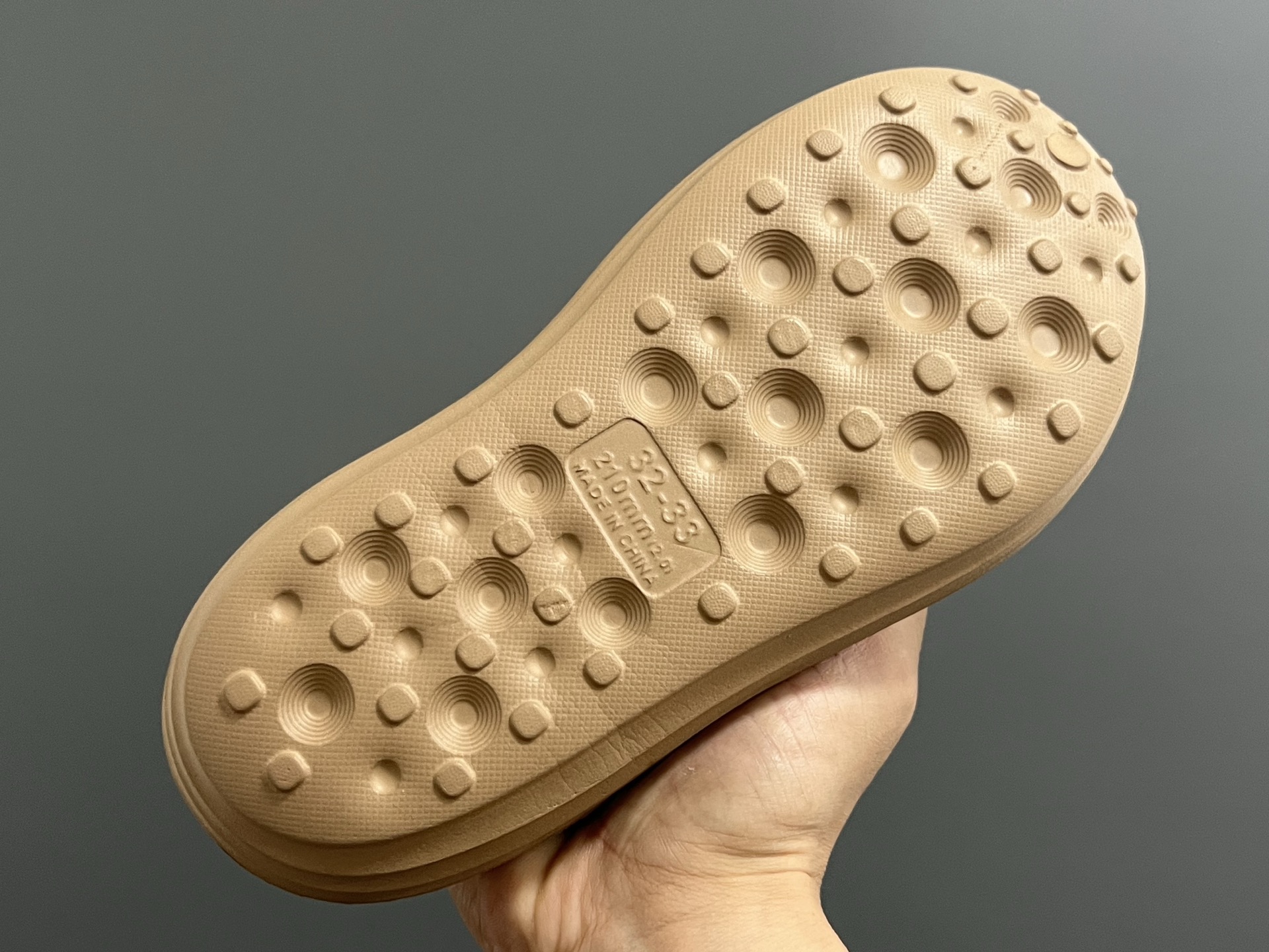 图片[8]-NK 新款洞洞沙滩一脚蹬亲子凉鞋 尺码：28-35码， 经典NK洞洞凉鞋款🏝️ 超轻EVA一体款式，超轻超舒适☁️ 可爱的卡通挂件搭配，上脚爱超可爱☺️ 大人不带配饰，下单注意⚠️-选品中心