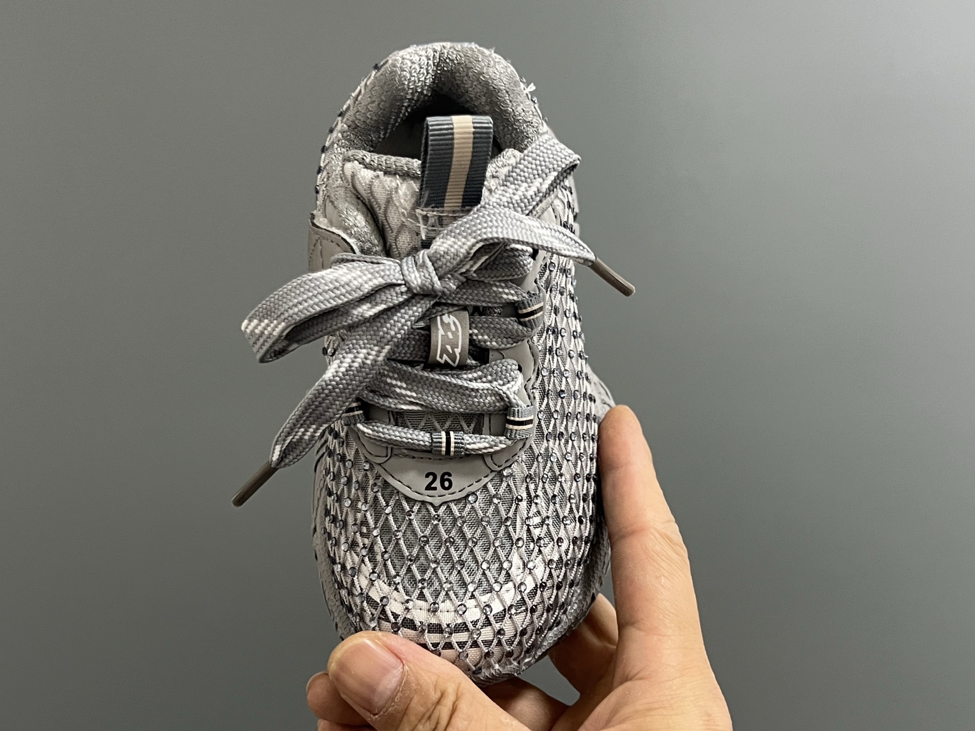 图片[8]-巴家新款闪钻魔术贴设计儿童老爹鞋 尺码：26-37码 经典巴黎世家闪钻系列🌟 网面设计，透气舒适不闷脚☁️ 老爹系列，时髦又洋气✨ 魔术贴设计，穿脱方便✌🏻-选品中心