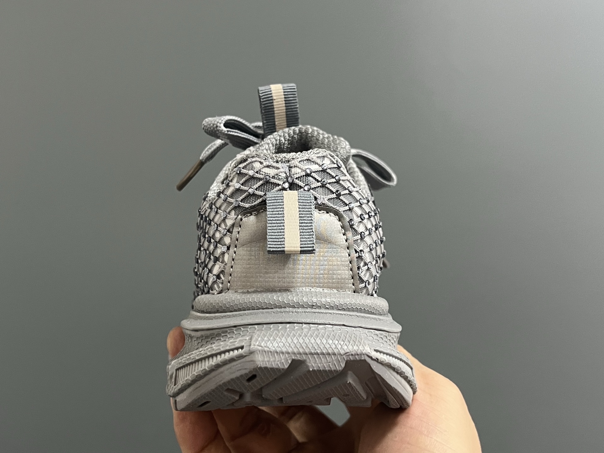 图片[5]-巴家新款闪钻魔术贴设计儿童老爹鞋 尺码：26-37码 经典巴黎世家闪钻系列🌟 网面设计，透气舒适不闷脚☁️ 老爹系列，时髦又洋气✨ 魔术贴设计，穿脱方便✌🏻-选品中心