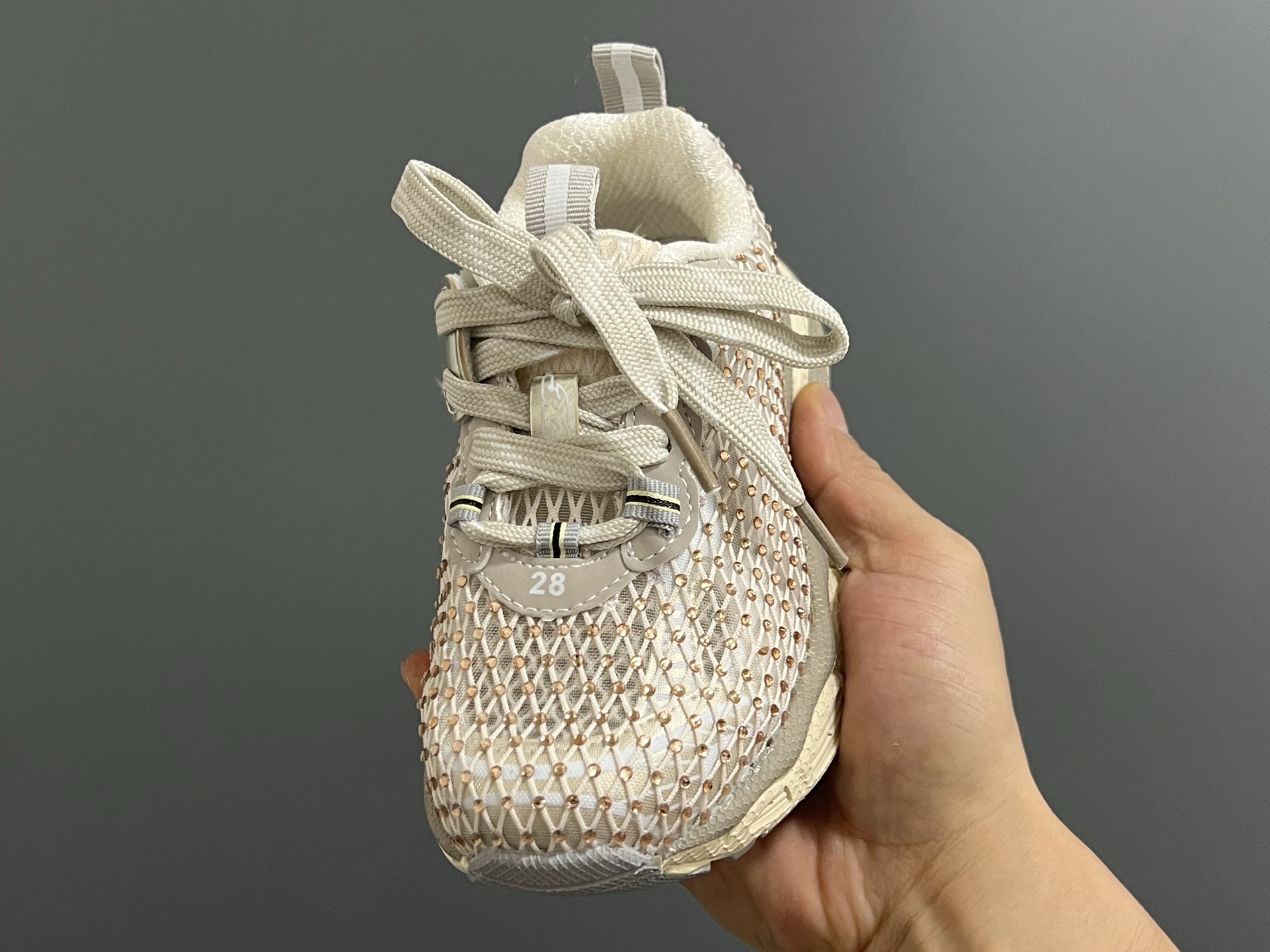 图片[3]-巴家新款闪钻魔术贴设计儿童老爹鞋 尺码：26-37码 经典巴黎世家闪钻系列🌟 网面设计，透气舒适不闷脚☁️ 老爹系列，时髦又洋气✨ 魔术贴设计，穿脱方便✌🏻-选品中心