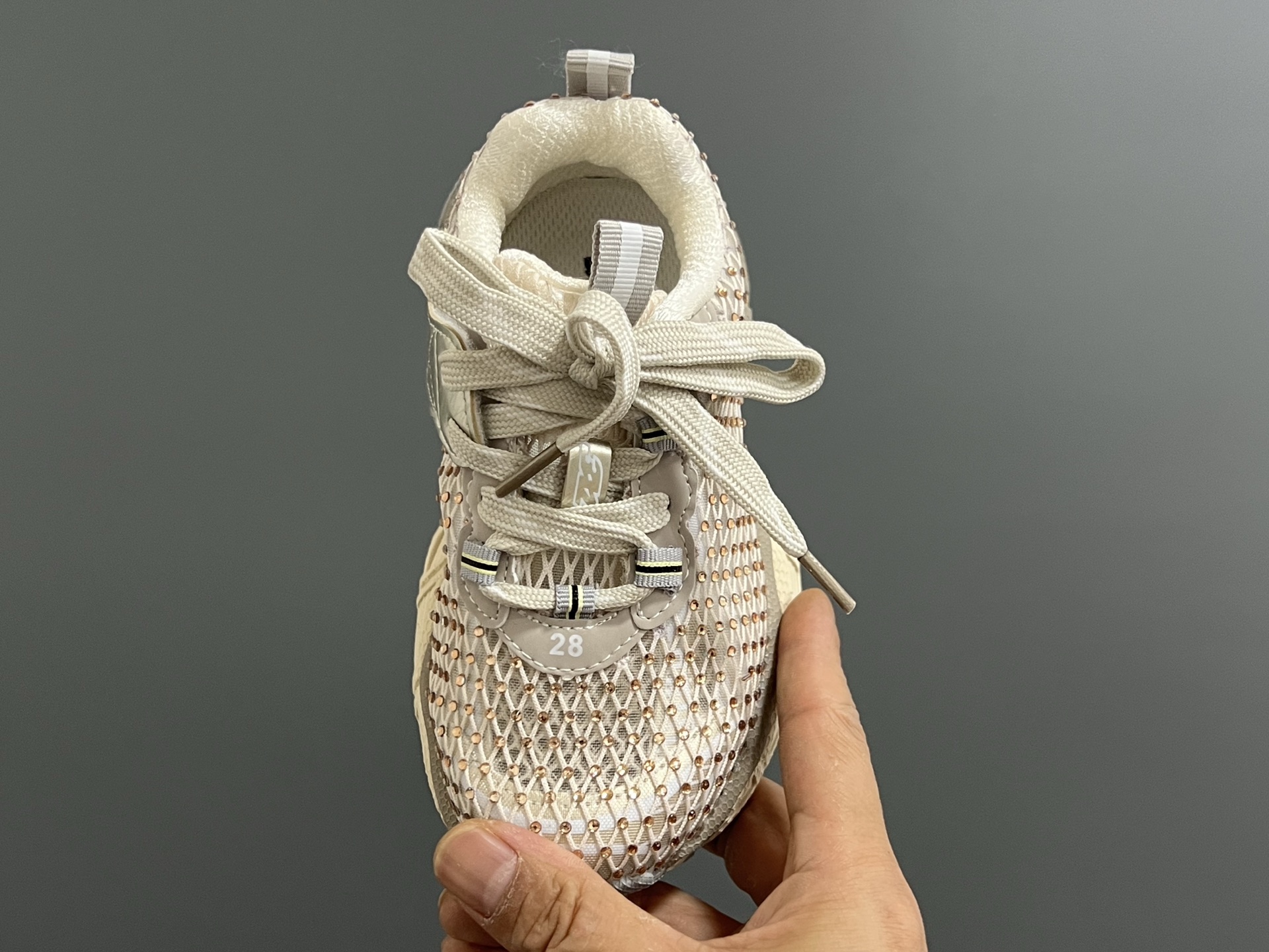 图片[8]-巴家新款闪钻魔术贴设计儿童老爹鞋 尺码：26-37码 经典巴黎世家闪钻系列🌟 网面设计，透气舒适不闷脚☁️ 老爹系列，时髦又洋气✨ 魔术贴设计，穿脱方便✌🏻-选品中心