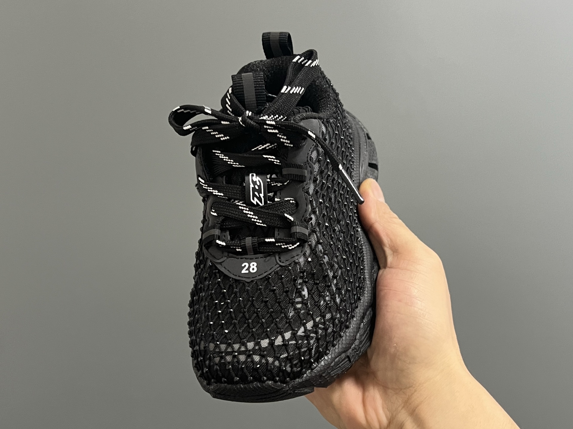 图片[3]-巴家新款闪钻魔术贴设计儿童老爹鞋 尺码：26-37码 经典巴黎世家闪钻系列🌟 网面设计，透气舒适不闷脚☁️ 老爹系列，时髦又洋气✨ 魔术贴设计，穿脱方便✌🏻-选品中心