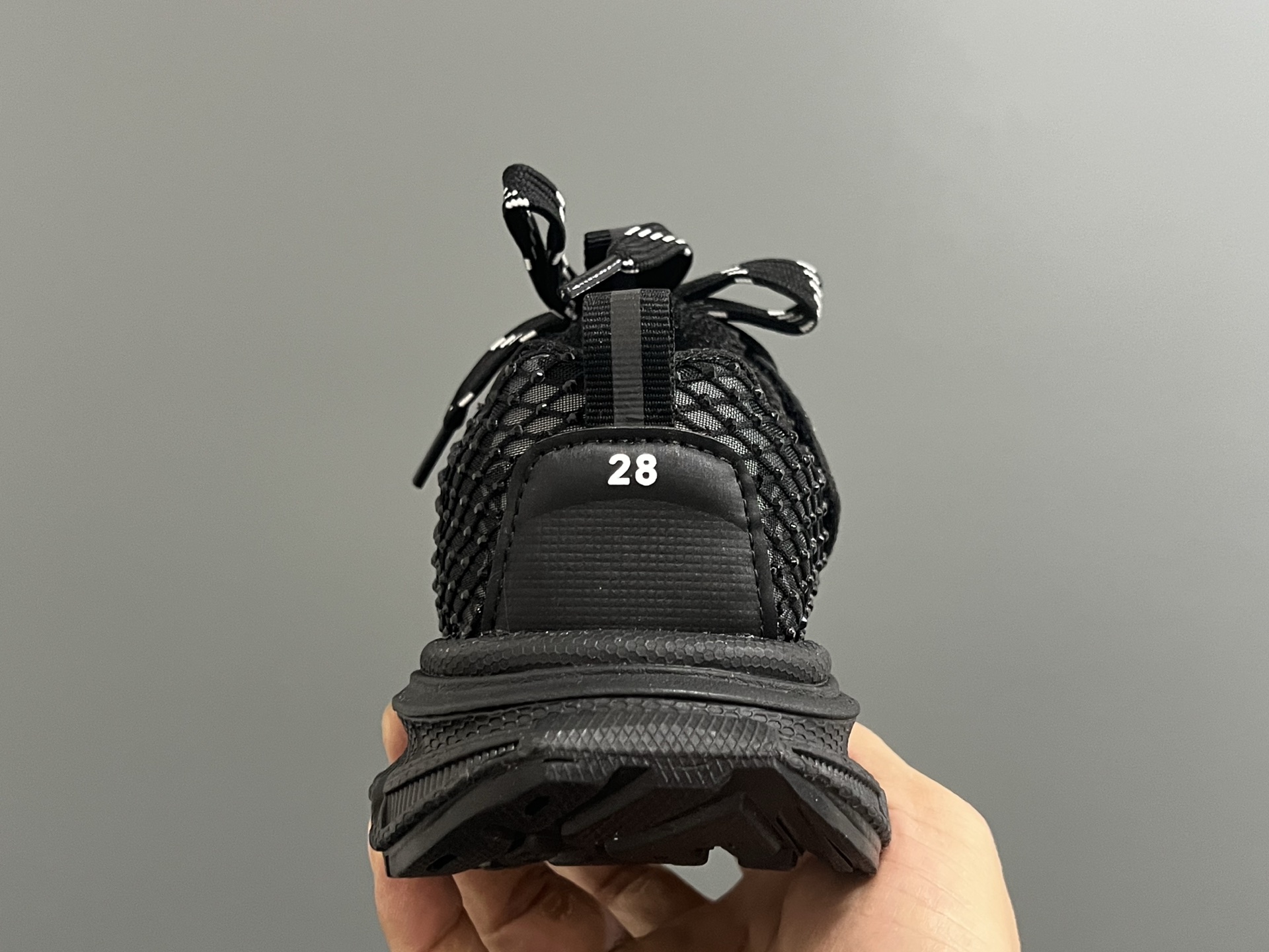 图片[7]-巴家新款闪钻魔术贴设计儿童老爹鞋 尺码：26-37码 经典巴黎世家闪钻系列🌟 网面设计，透气舒适不闷脚☁️ 老爹系列，时髦又洋气✨ 魔术贴设计，穿脱方便✌🏻-选品中心