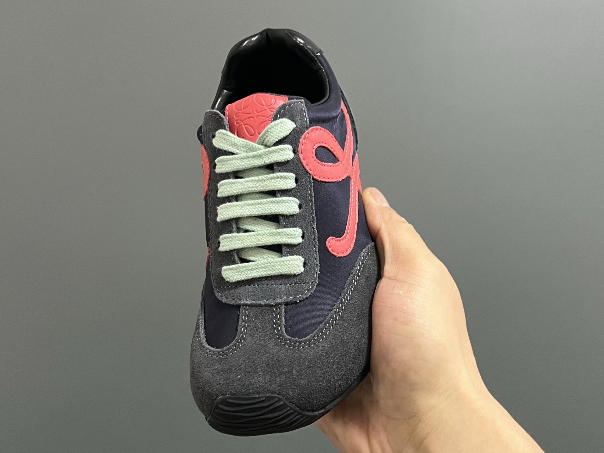 图片[3]-罗意威正确版鞋带儿童休闲鞋 尺码：26-37码 经典罗意威款式🆕 正确版不对称鞋头设计👍🏻 优质皮料拼接，质感满满💯 附赠鞋带扣，穿脱超方便✌🏻.. 橡胶耐磨防滑大底，脚感超舒适☁️-选品中心