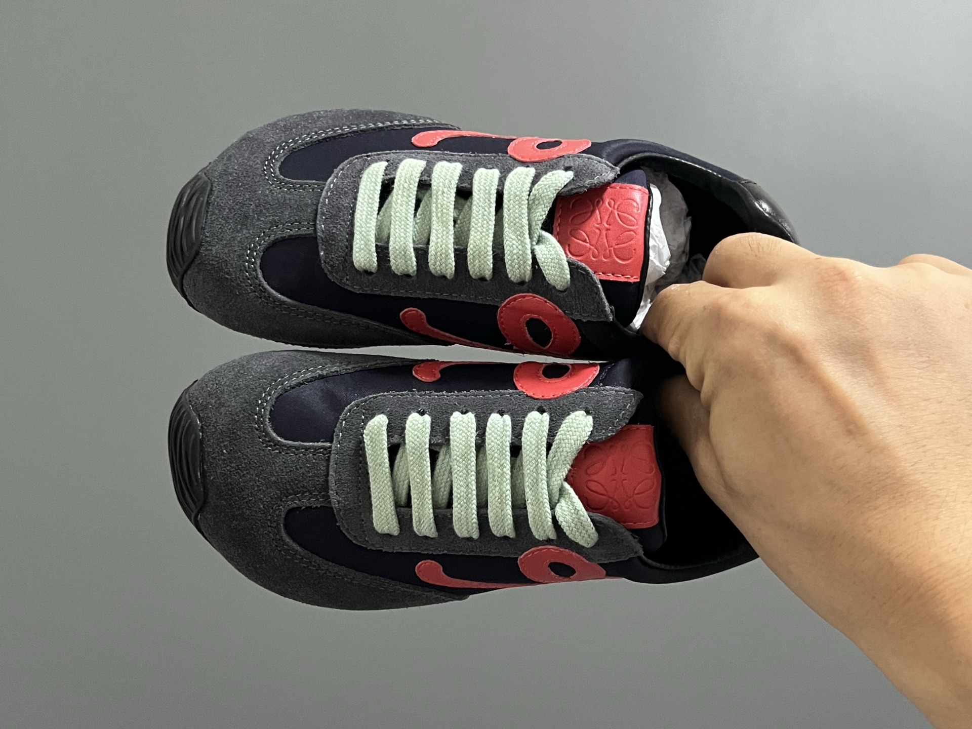 罗意威正确版鞋带儿童休闲鞋 尺码：26-37码 经典罗意威款式🆕 正确版不对称鞋头设计👍🏻 优质皮料拼接，质感满满💯 附赠鞋带扣，穿脱超方便✌🏻.. 橡胶耐磨防滑大底，脚感超舒适☁️-选品中心