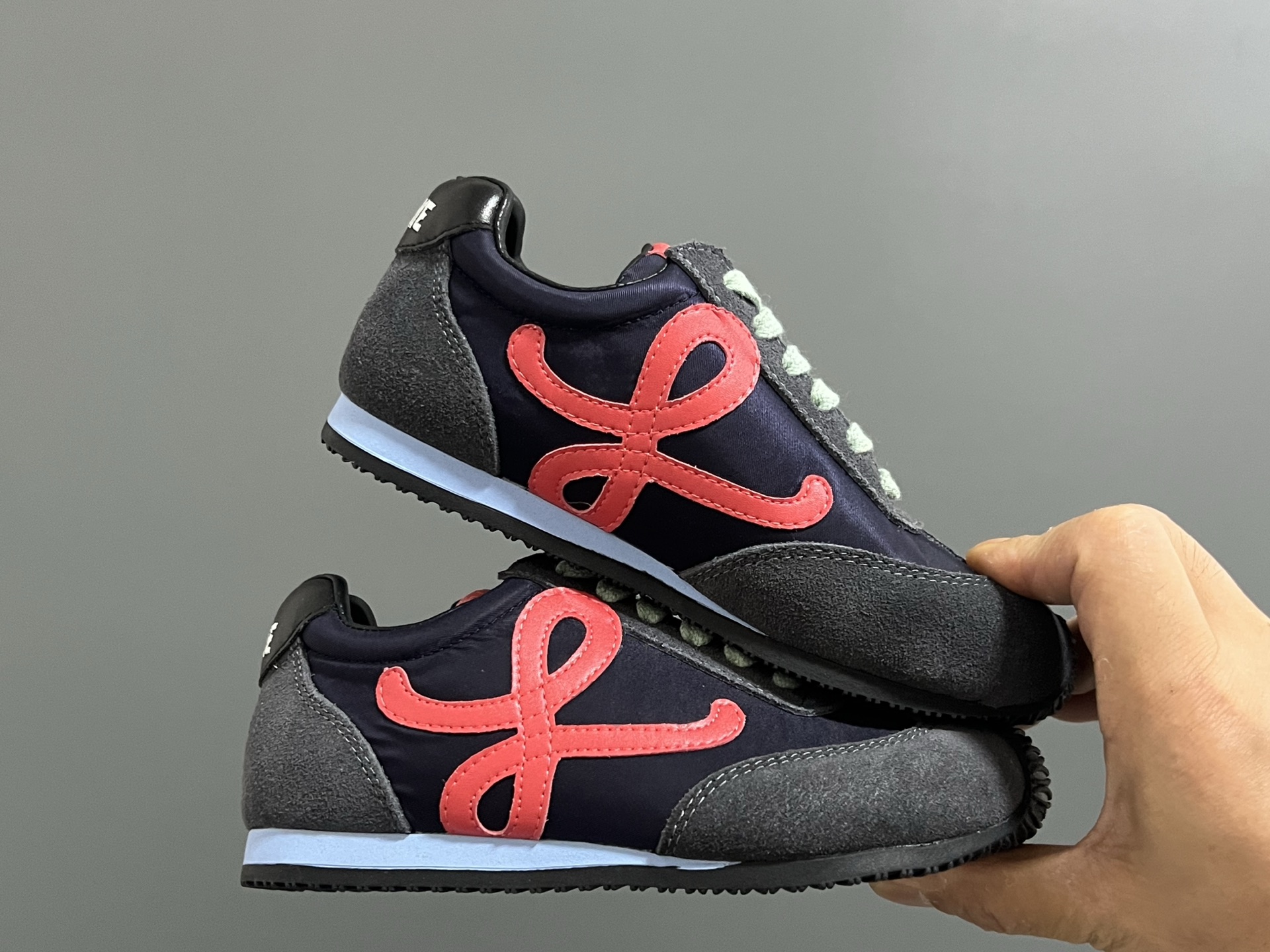 图片[9]-罗意威正确版鞋带儿童休闲鞋 尺码：26-37码 经典罗意威款式🆕 正确版不对称鞋头设计👍🏻 优质皮料拼接，质感满满💯 附赠鞋带扣，穿脱超方便✌🏻.. 橡胶耐磨防滑大底，脚感超舒适☁️-选品中心