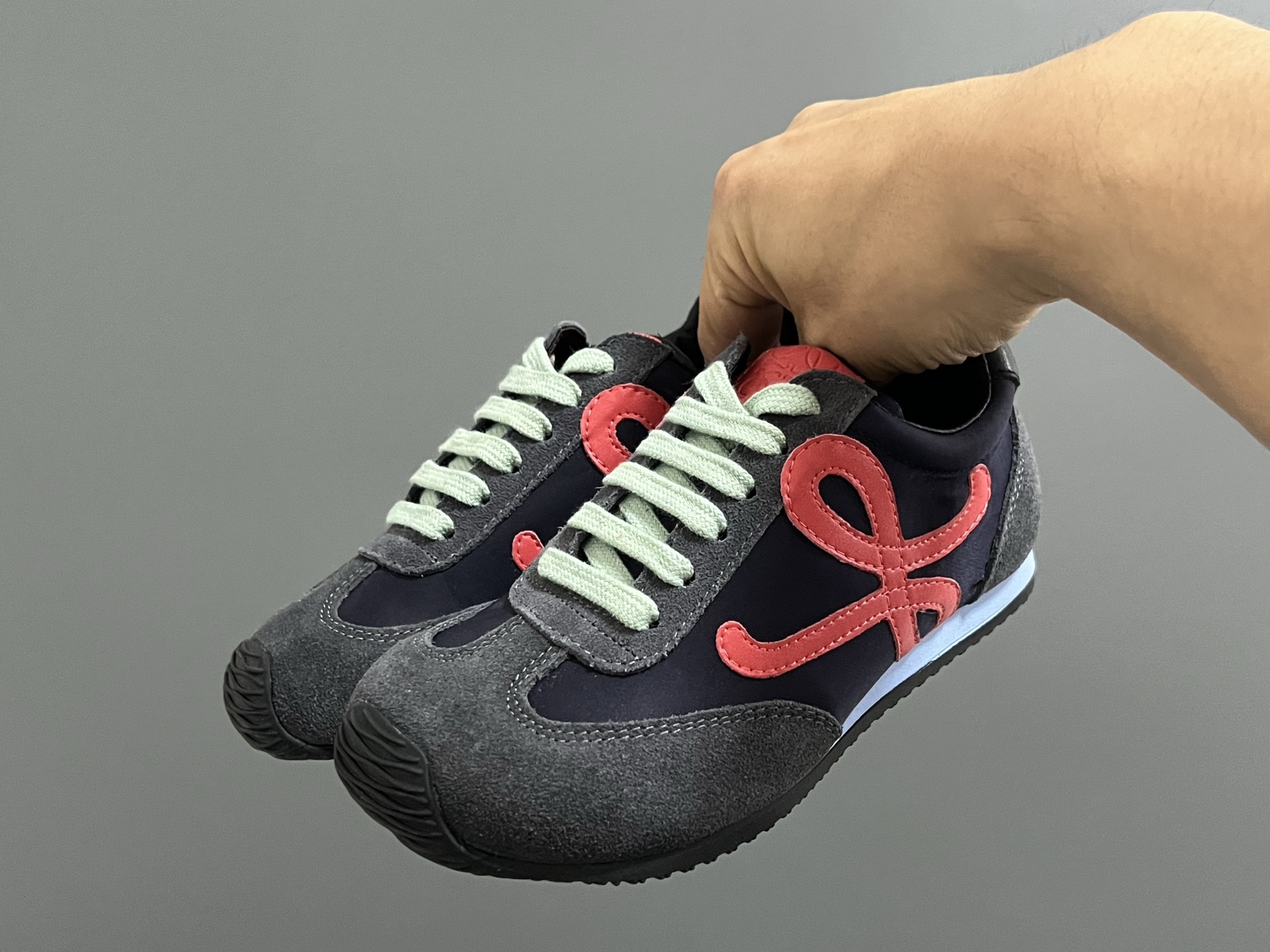 图片[2]-罗意威正确版鞋带儿童休闲鞋 尺码：26-37码 经典罗意威款式🆕 正确版不对称鞋头设计👍🏻 优质皮料拼接，质感满满💯 附赠鞋带扣，穿脱超方便✌🏻.. 橡胶耐磨防滑大底，脚感超舒适☁️-选品中心