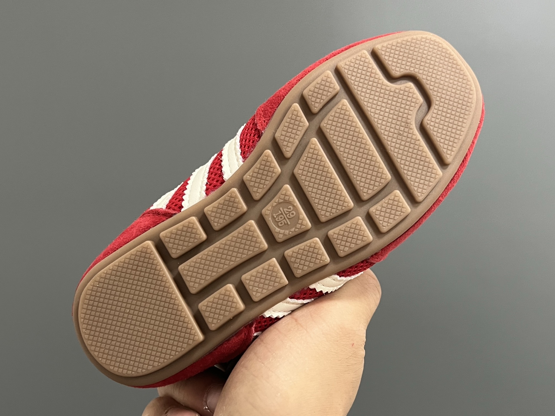 图片[5]-三叶草网面蕾丝蝴蝶结鞋带儿童休闲鞋 尺码：24-37码 经典三叶草☘️系列🔥 网面设计，透气舒适☁️ 蕾丝蝴蝶结鞋带设计，少女心爆棚💓 橡胶耐磨防滑大底，脚感不言而喻☁️-选品中心