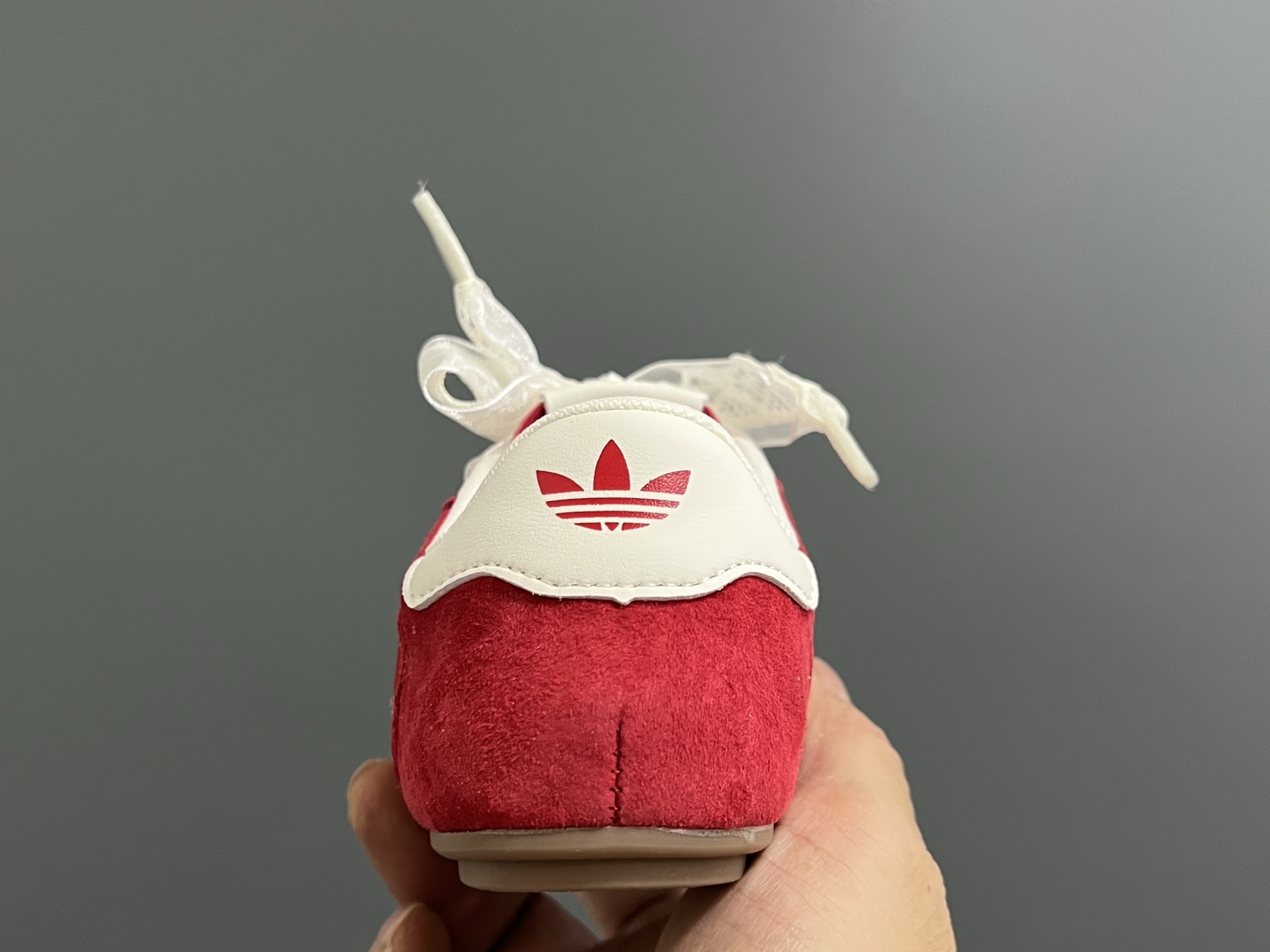 图片[7]-三叶草网面蕾丝蝴蝶结鞋带儿童休闲鞋 尺码：24-37码 经典三叶草☘️系列🔥 网面设计，透气舒适☁️ 蕾丝蝴蝶结鞋带设计，少女心爆棚💓 橡胶耐磨防滑大底，脚感不言而喻☁️-选品中心