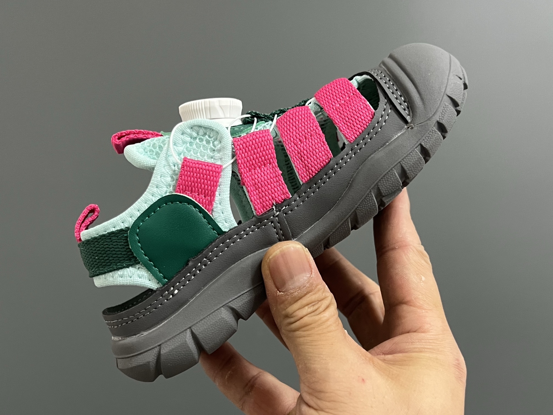 图片[6]-KEEN潮牌新款锁扣高速2代儿童溯溪凉鞋 尺码：26-37码 超爱的溯溪两穿户外凉鞋⛺️ 精致锁扣设计，穿脱超方便✌🏻 橡胶耐磨防滑大底，脚感不言而喻☁️-选品中心