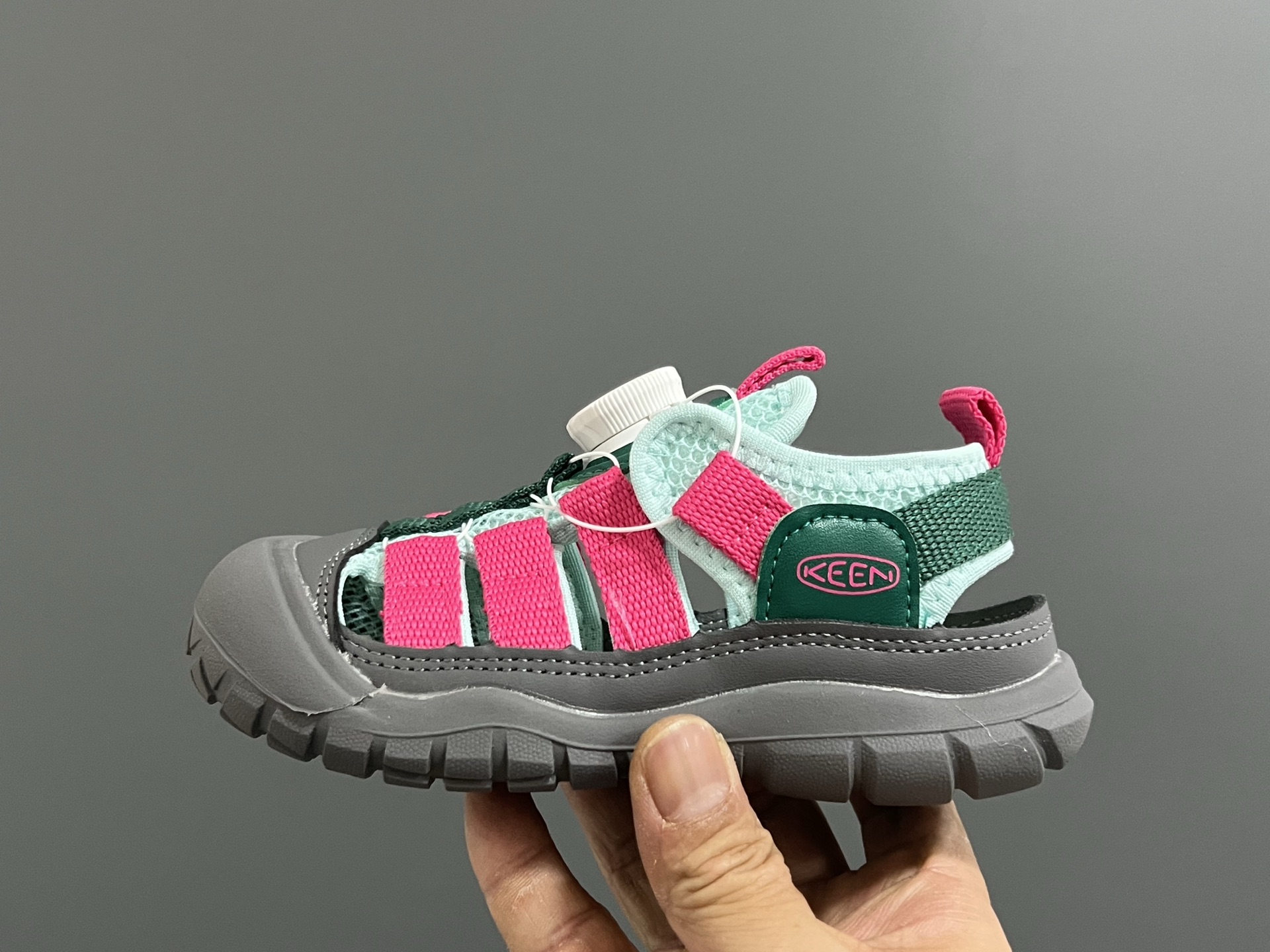图片[4]-KEEN潮牌新款锁扣高速2代儿童溯溪凉鞋 尺码：26-37码 超爱的溯溪两穿户外凉鞋⛺️ 精致锁扣设计，穿脱超方便✌🏻 橡胶耐磨防滑大底，脚感不言而喻☁️-选品中心