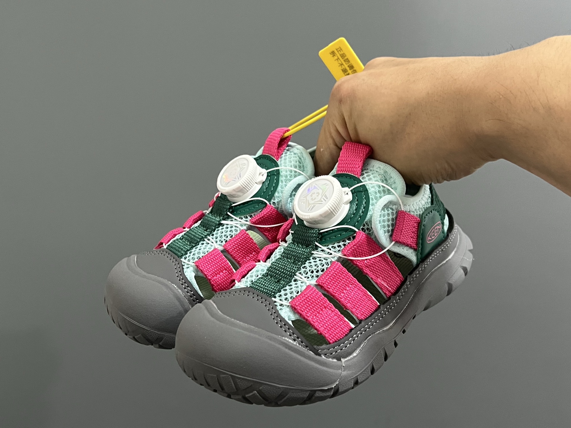 图片[2]-KEEN潮牌新款锁扣高速2代儿童溯溪凉鞋 尺码：26-37码 超爱的溯溪两穿户外凉鞋⛺️ 精致锁扣设计，穿脱超方便✌🏻 橡胶耐磨防滑大底，脚感不言而喻☁️-选品中心