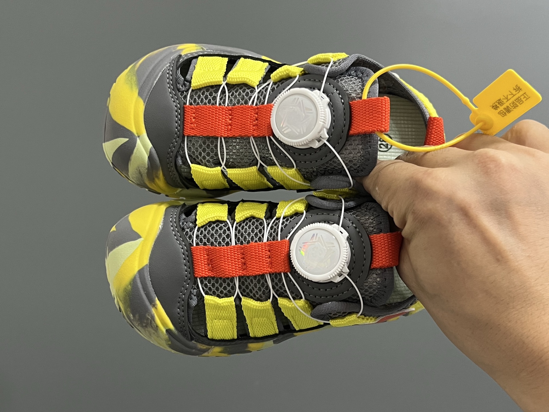 KEEN潮牌新款锁扣高速2代儿童溯溪凉鞋 尺码：26-37码 超爱的溯溪两穿户外凉鞋⛺️ 精致锁扣设计，穿脱超方便✌🏻 橡胶耐磨防滑大底，脚感不言而喻☁️-选品中心