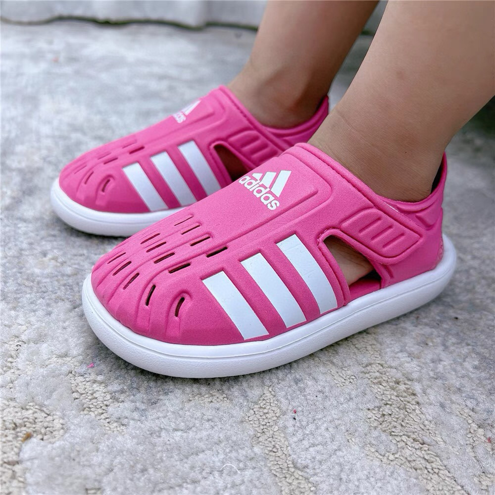 图片[8]-海外版A家新款洞洞儿童凉鞋 尺码：22-35码 经典阿迪海马系列 包头镂空设计，透气又舒适☁️ 超轻EVA大底，脚感超赞👍🏻 魔术贴设计，穿脱方便✌🏻-选品中心