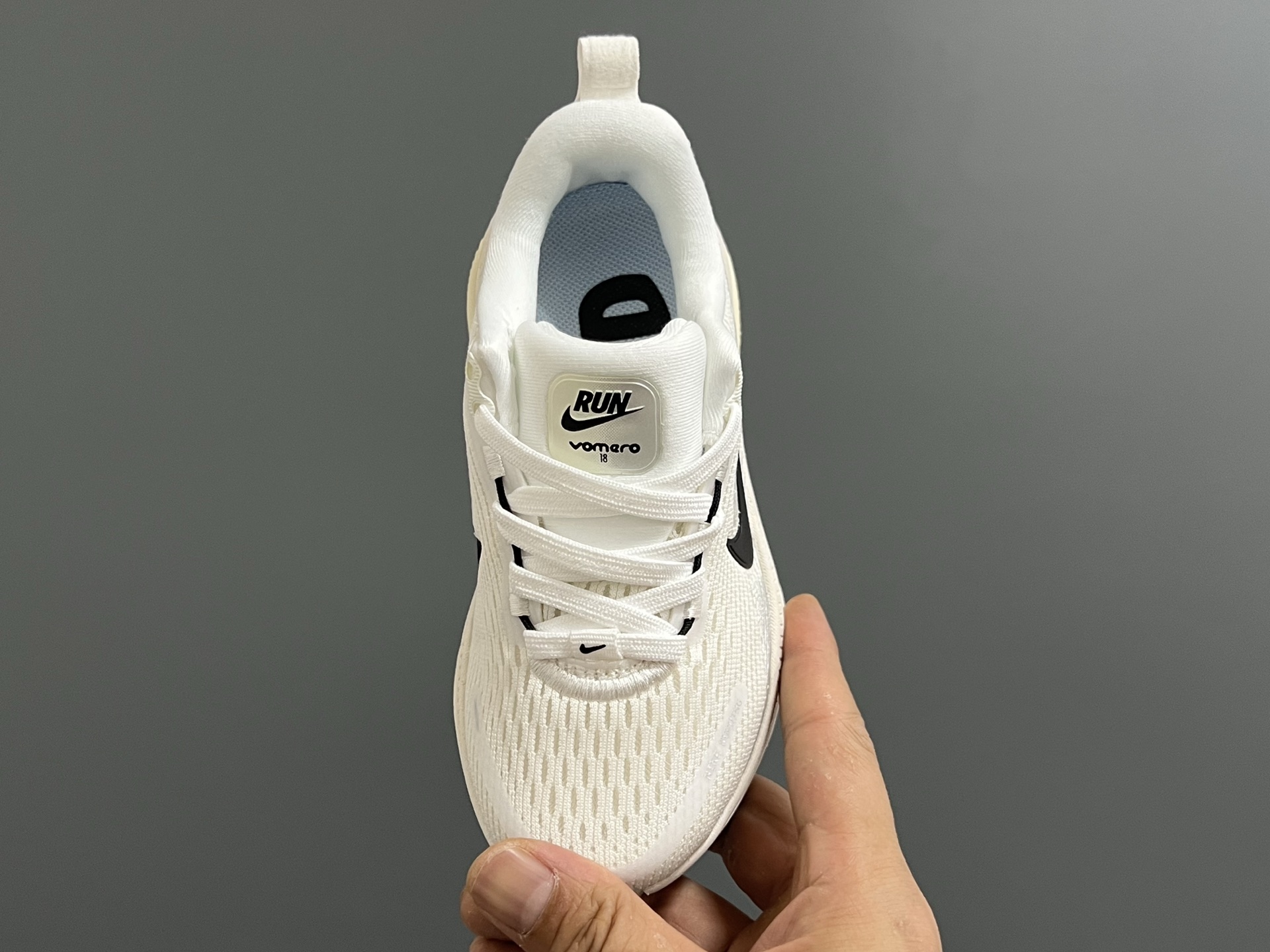 图片[8]-NK 新款迈柔Vomero 18儿童亲子缓震运动鞋 尺码：26-35码，成人36-44码 专柜同步新款🆕 网面拼接、透气舒适☁️ 橡胶耐磨防滑大底，脚感超赞👍🏻 亲子款上脚超帅气🆒-选品中心