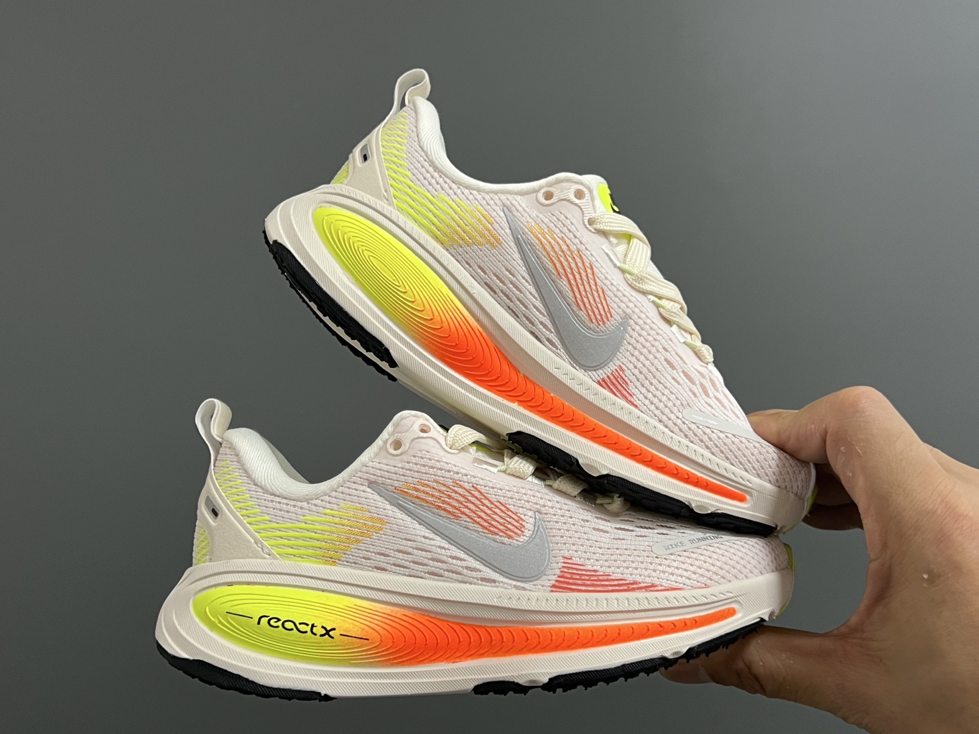 图片[9]-NK 迈柔Vomero 18儿童亲子缓震运动鞋 26-35码，成人36-44码 专柜同步新款🆕网面拼接、透气舒适☁️橡胶耐磨防滑大底，脚感超赞👍🏻-选品中心