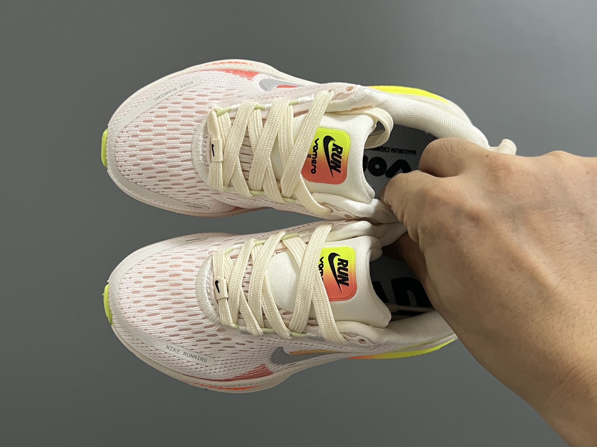 图片[2]-NK 迈柔Vomero 18儿童亲子缓震运动鞋 26-35码，成人36-44码 专柜同步新款🆕网面拼接、透气舒适☁️橡胶耐磨防滑大底，脚感超赞👍🏻-选品中心