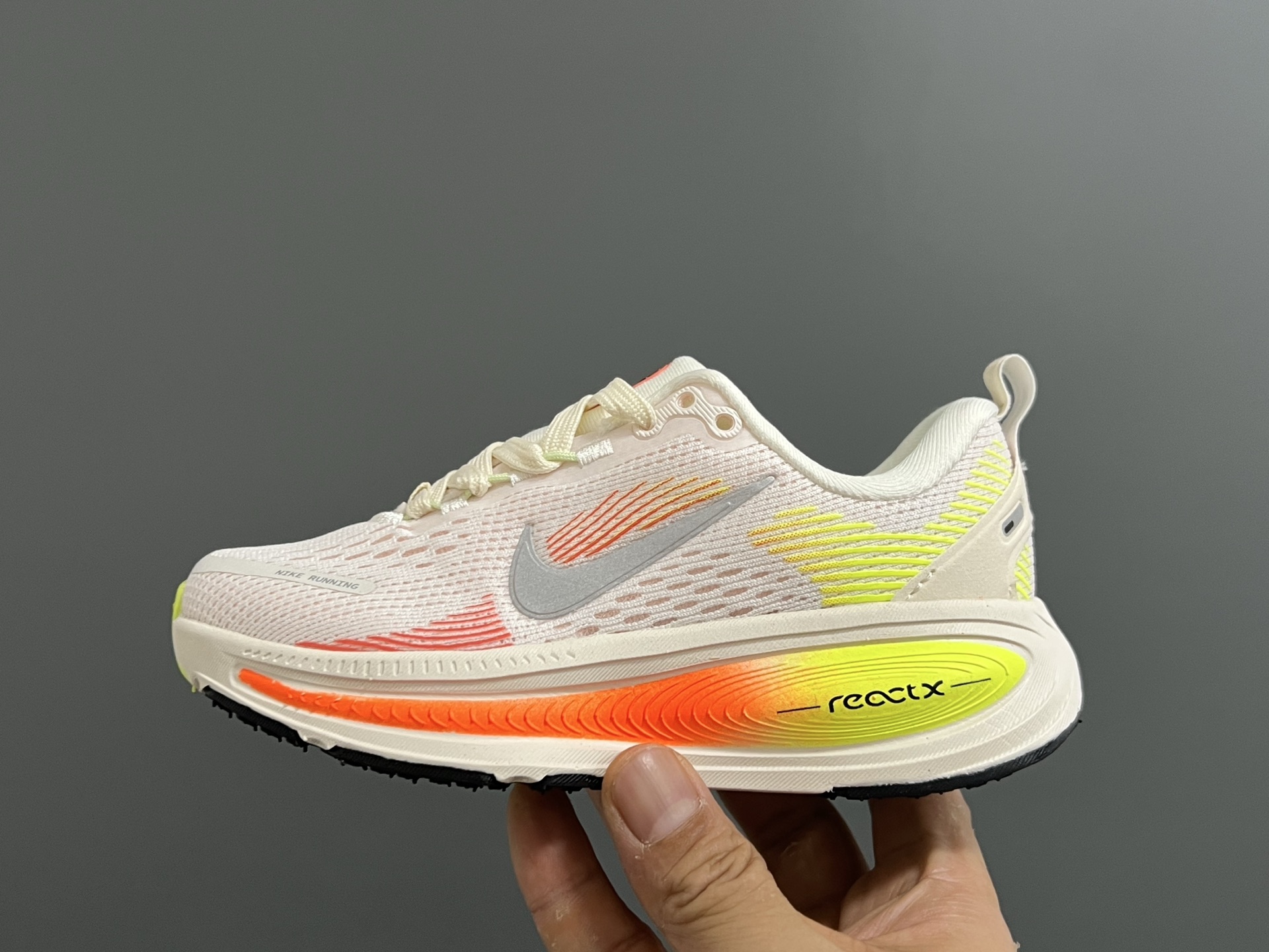 图片[4]-NK 迈柔Vomero 18儿童亲子缓震运动鞋 26-35码，成人36-44码 专柜同步新款🆕网面拼接、透气舒适☁️橡胶耐磨防滑大底，脚感超赞👍🏻-选品中心